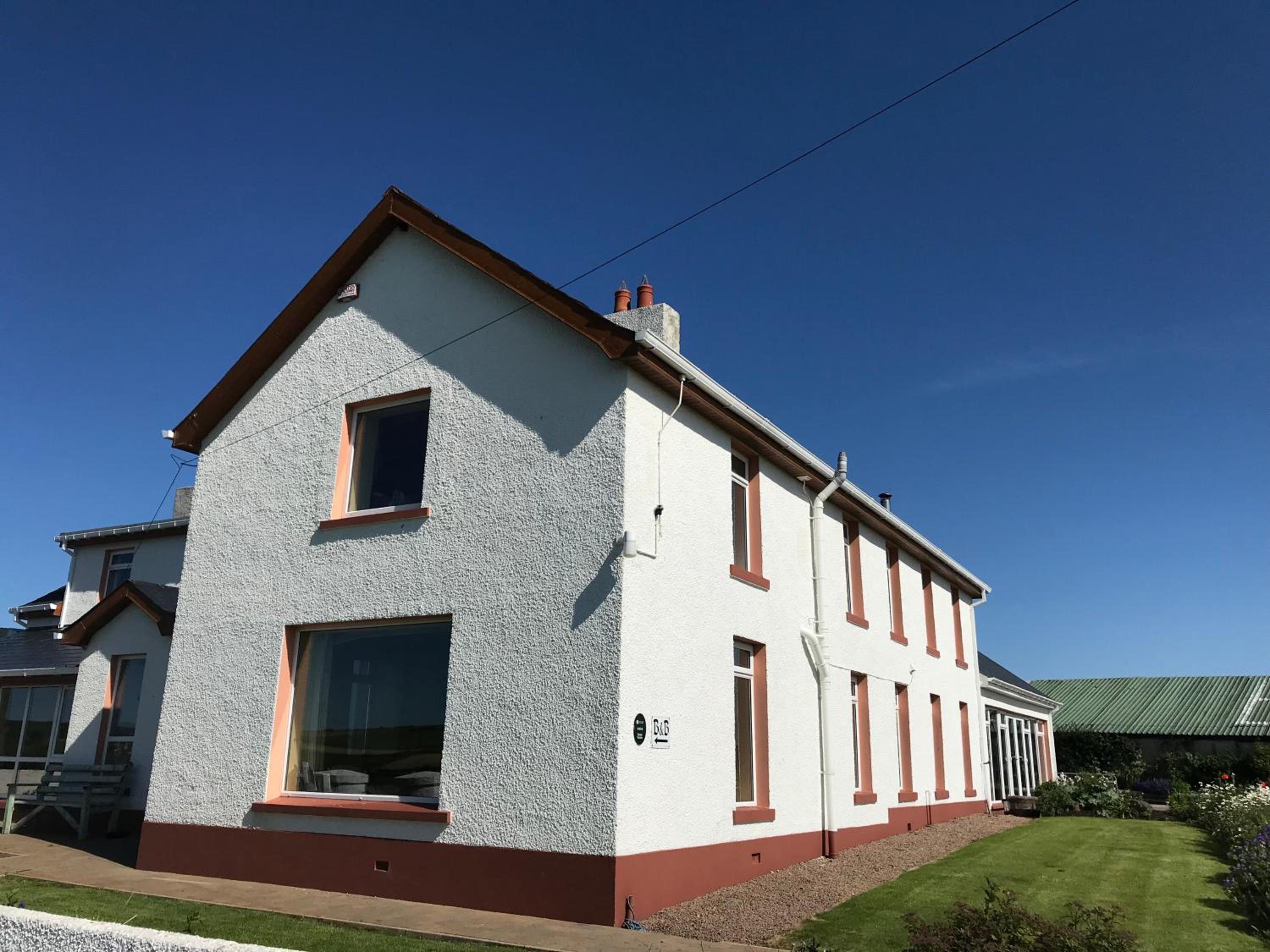 Hotel Carnside Guest House - Image 1