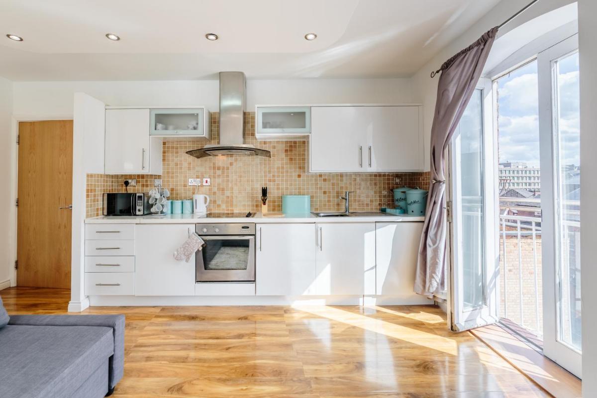 Luxury Central Newcastle Apartment 23 view 5