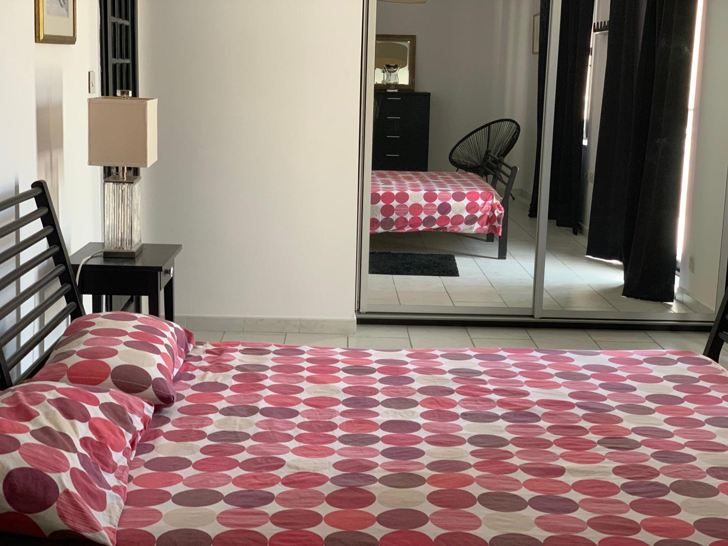 Spacious seaview Sliema Apt, steps from Valletta Ferry