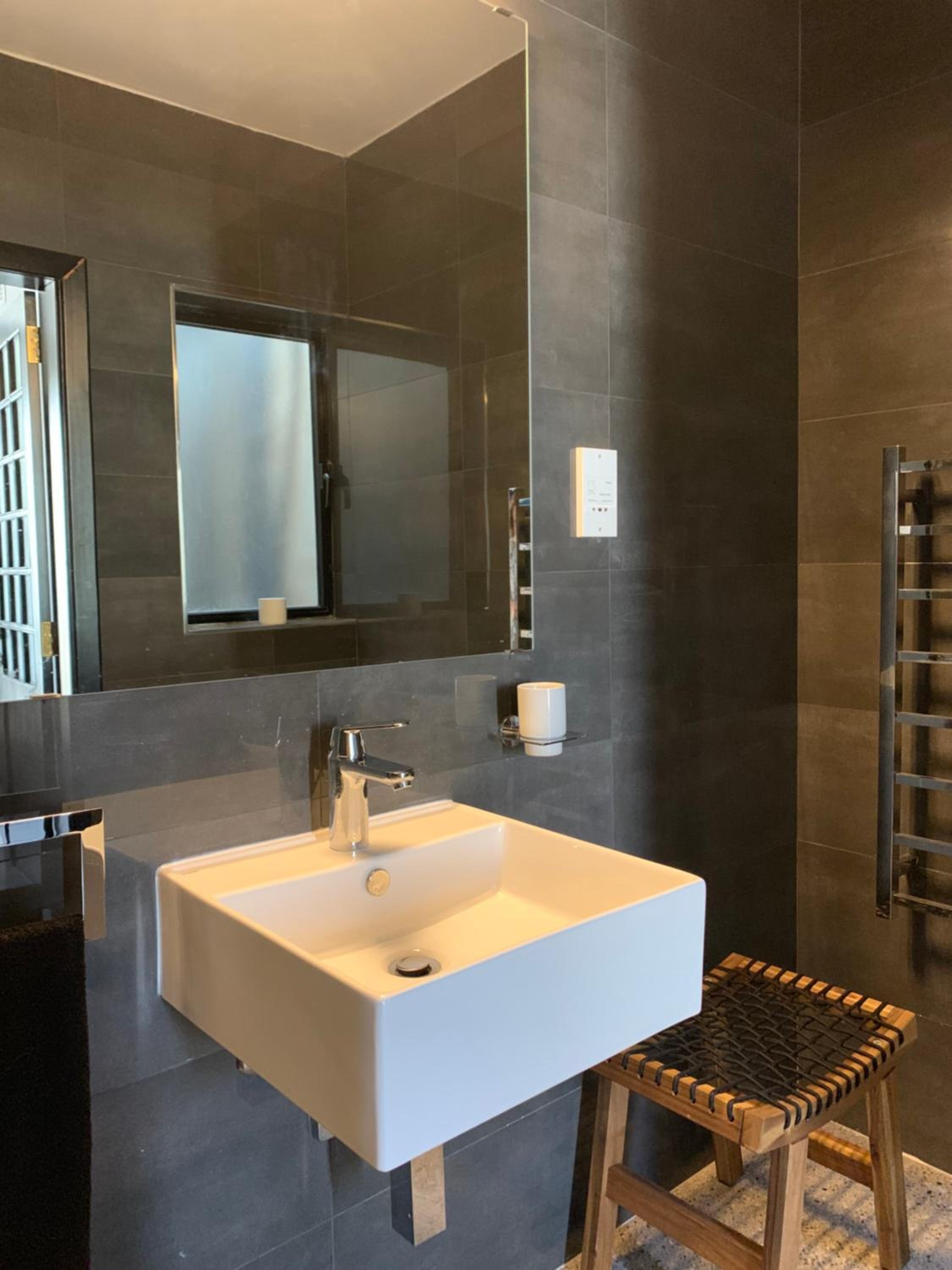Spacious seaview Sliema Apt, steps from Valletta Ferry