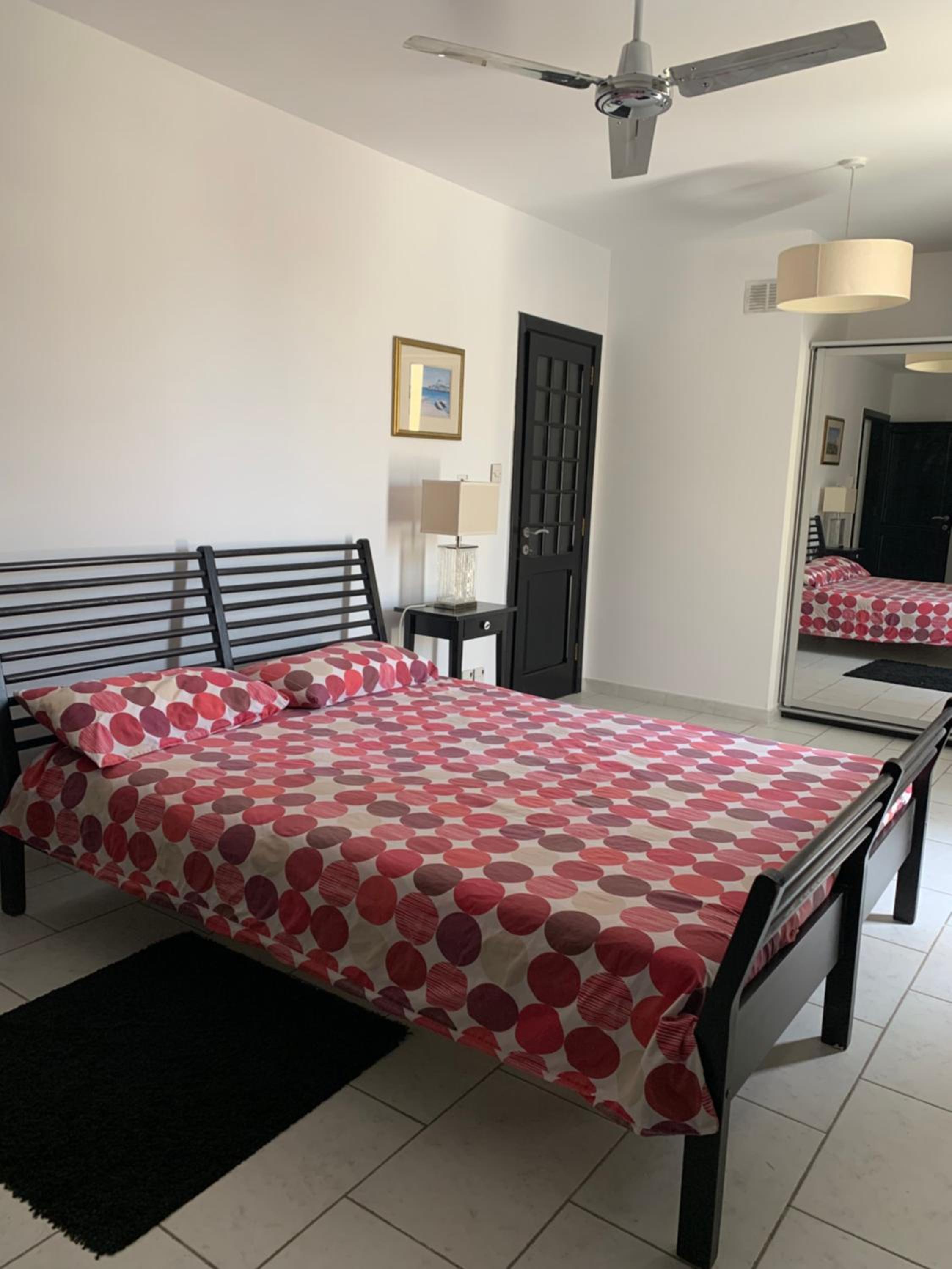 Spacious seaview Sliema Apt, steps from Valletta Ferry
