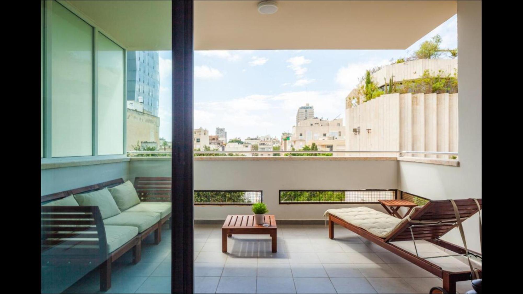 Sunny Luxury Apartments view 2