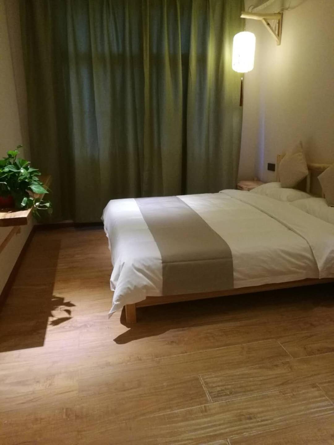 Right Here Hotel (Dunhuang International Youth Hostel)