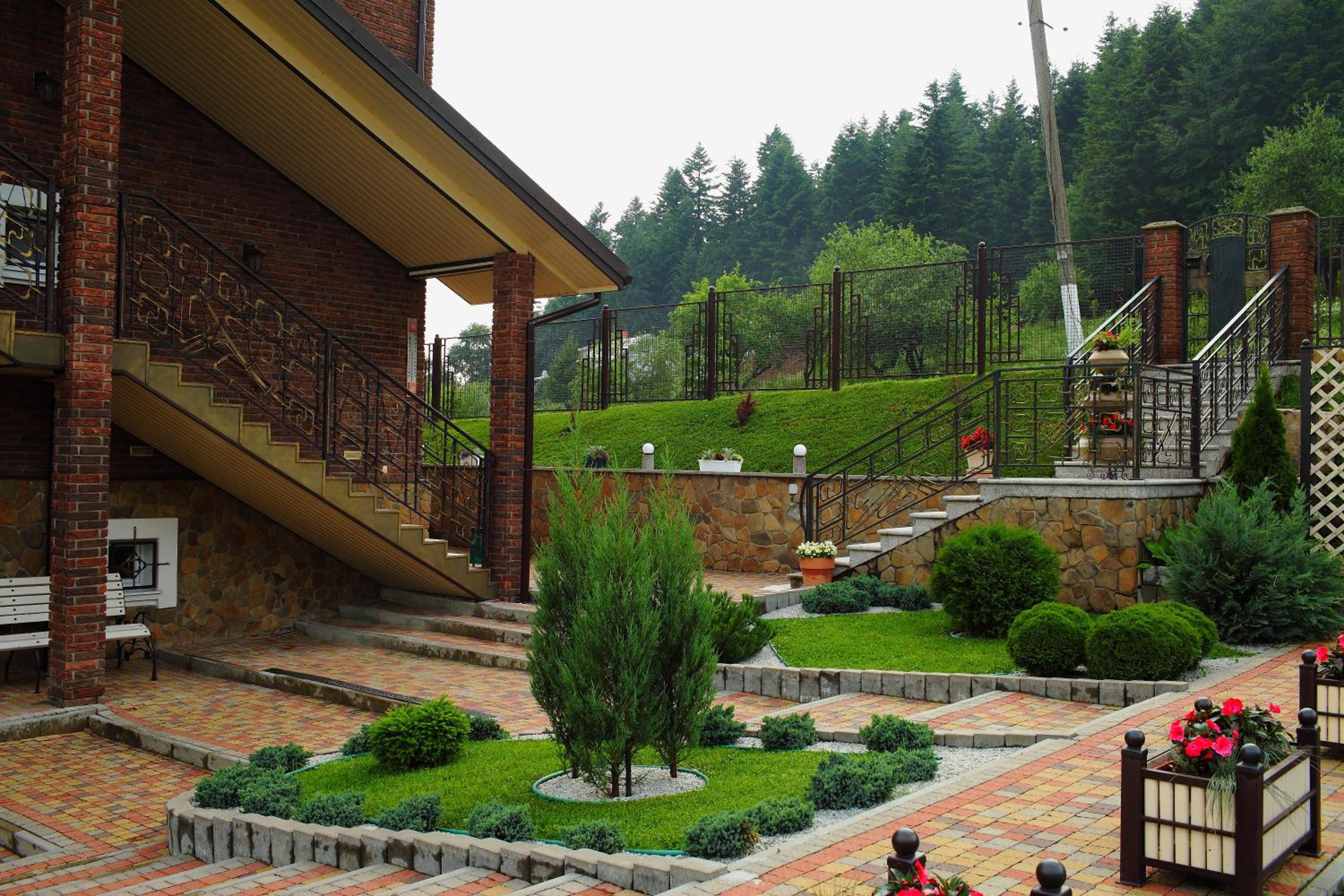 FAVAR Carpathians