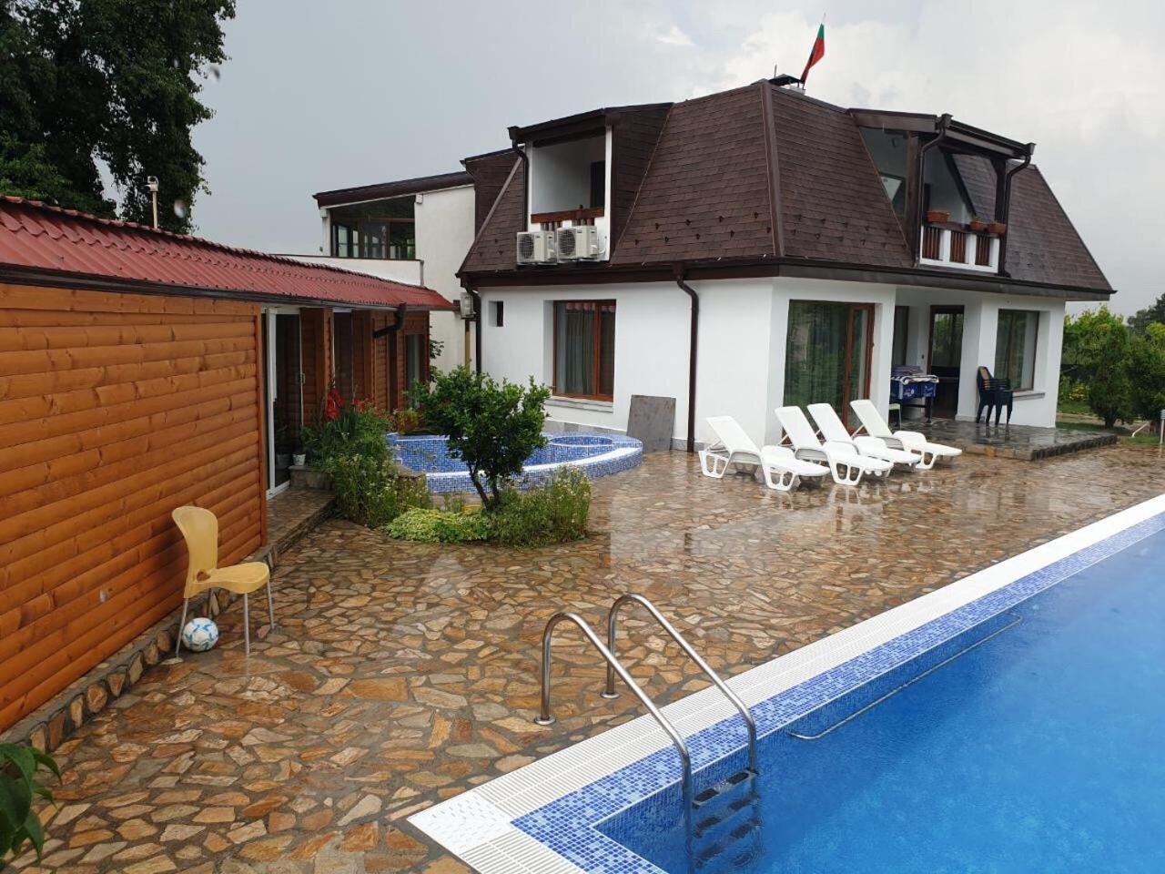 Hotel Holiday House Kubrat