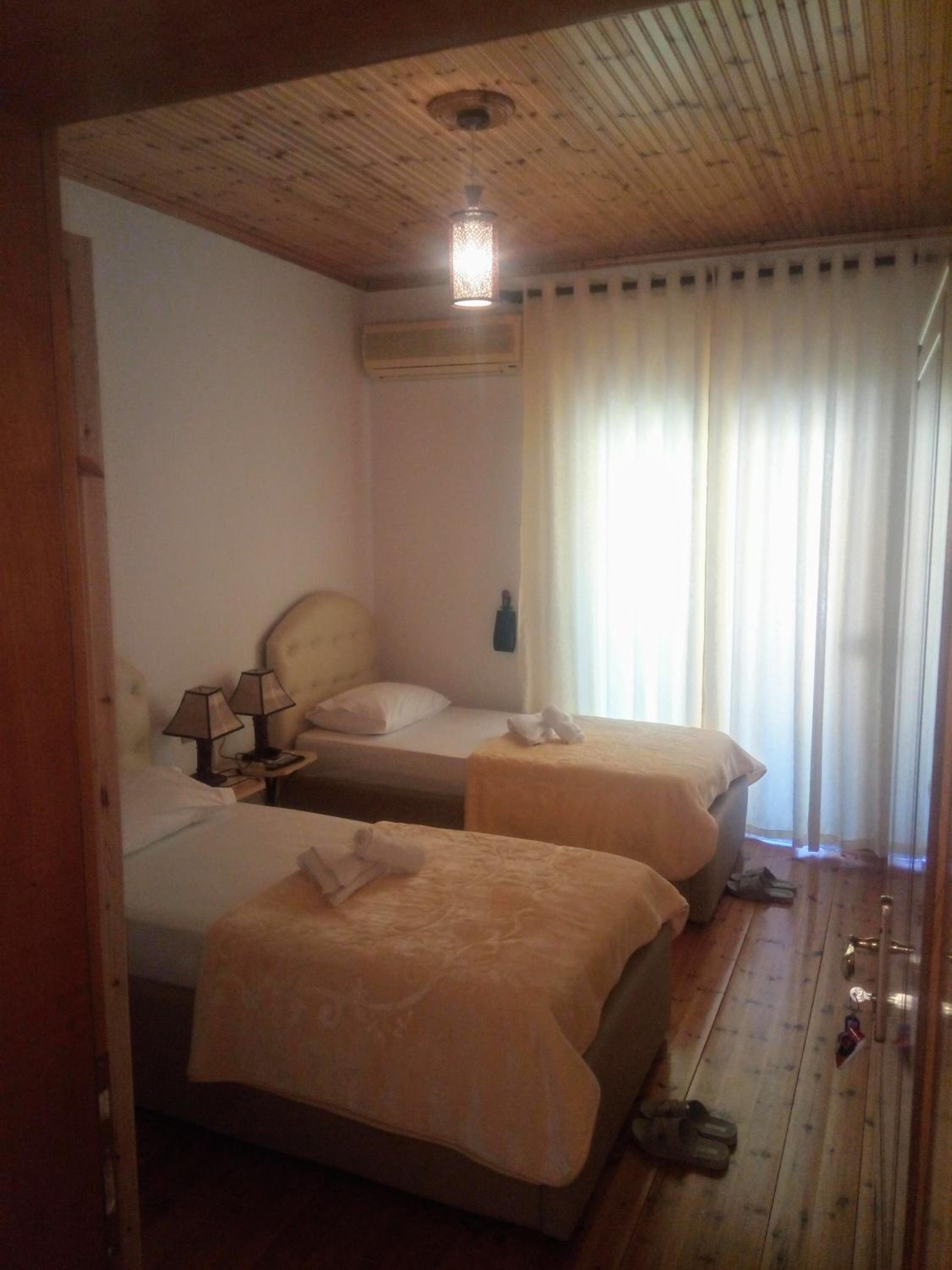 Nako Guest House bar&restaurants