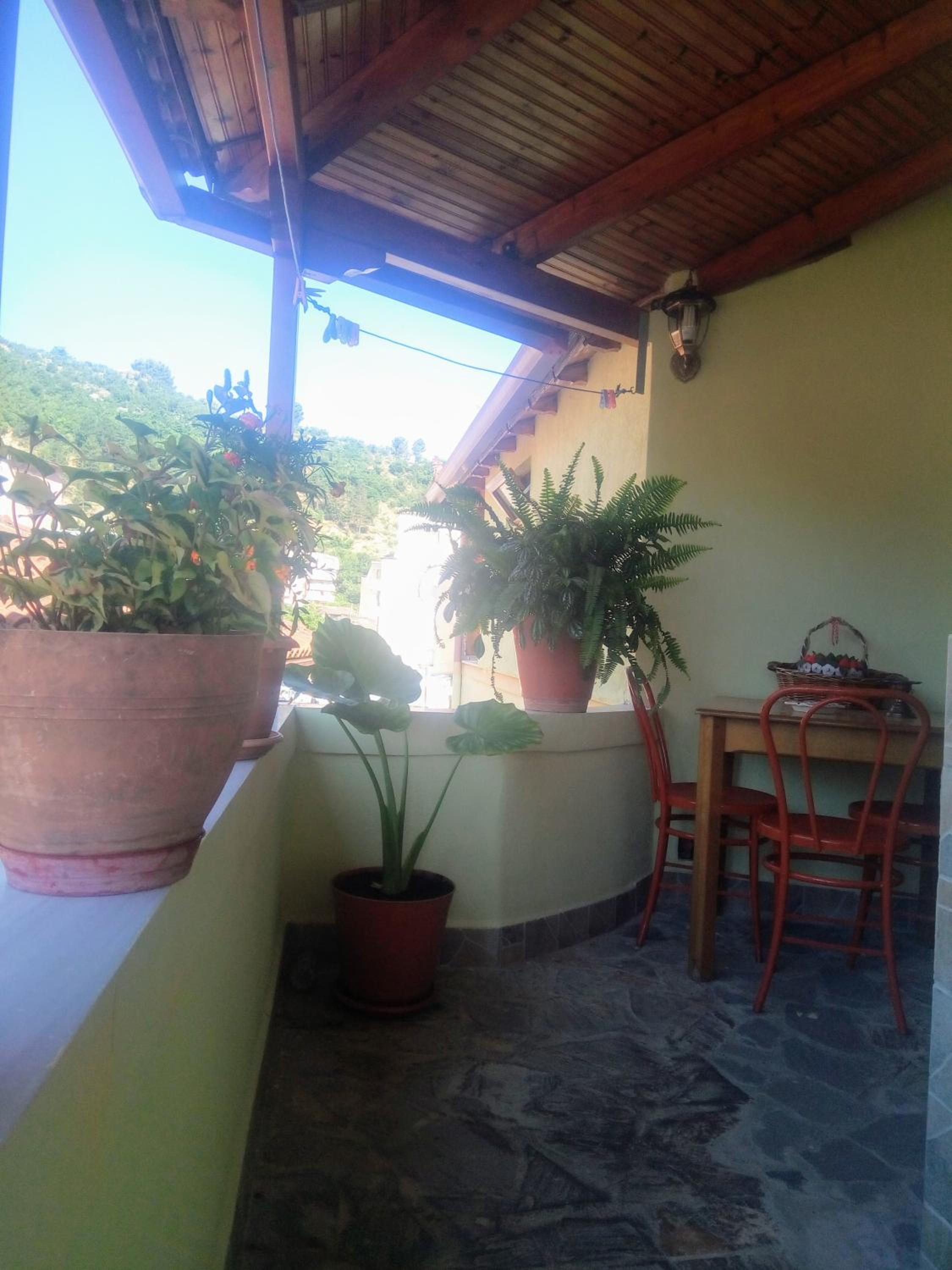 Nako Guest House bar&restaurants