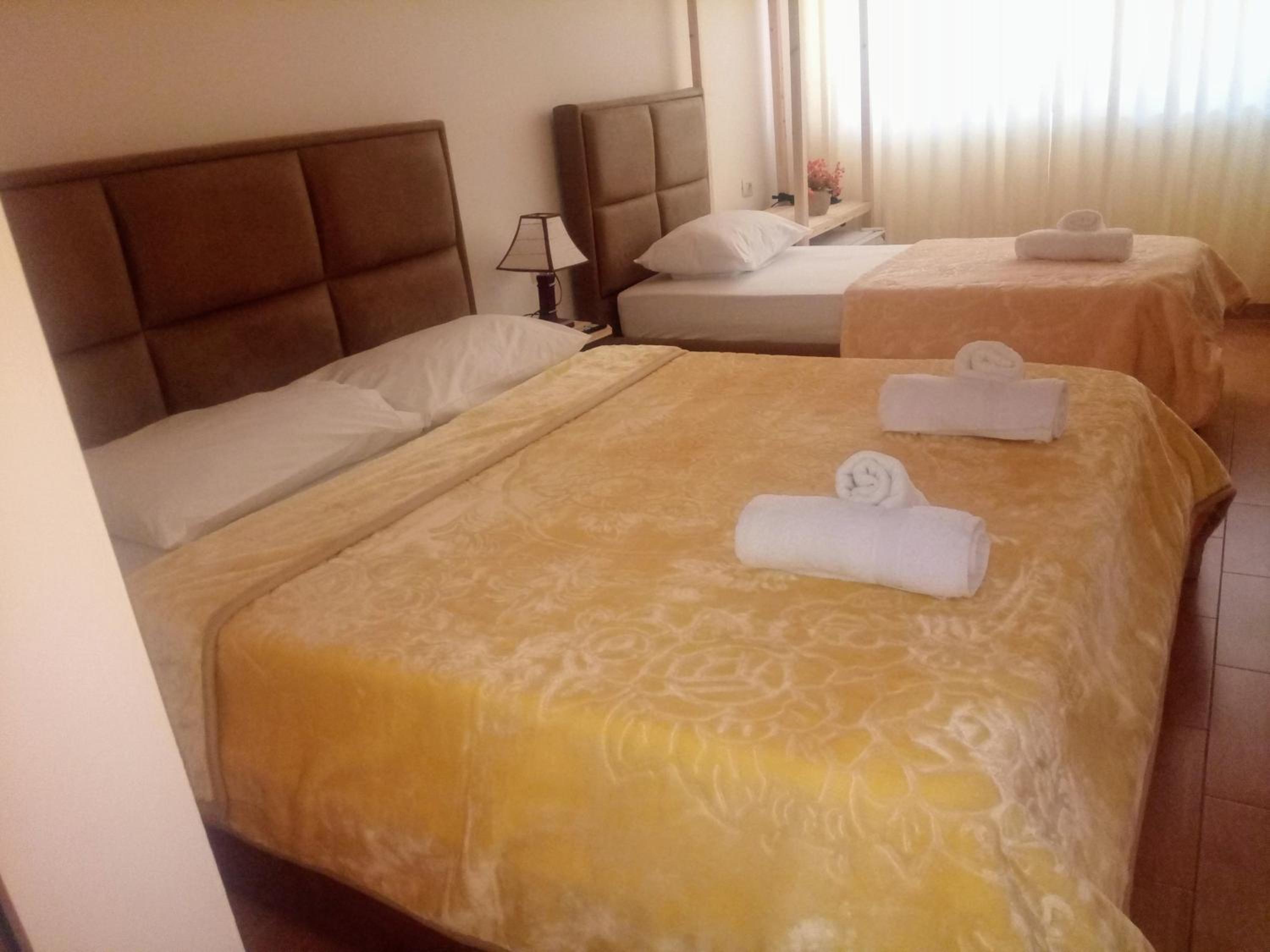 Nako Guest House bar&restaurants