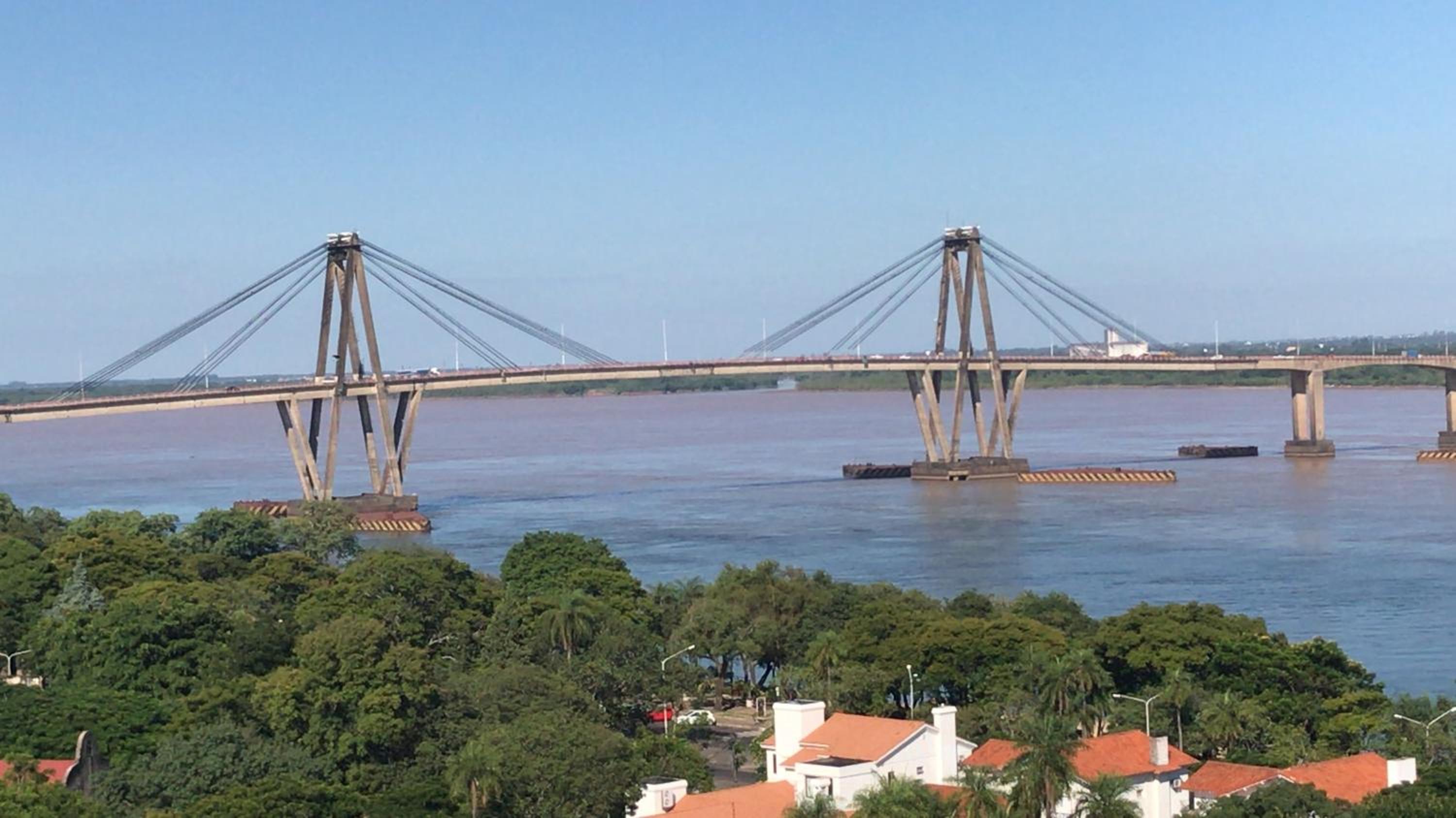 Departamento 2 ambientes sobre el río Paraná Con Cochera
