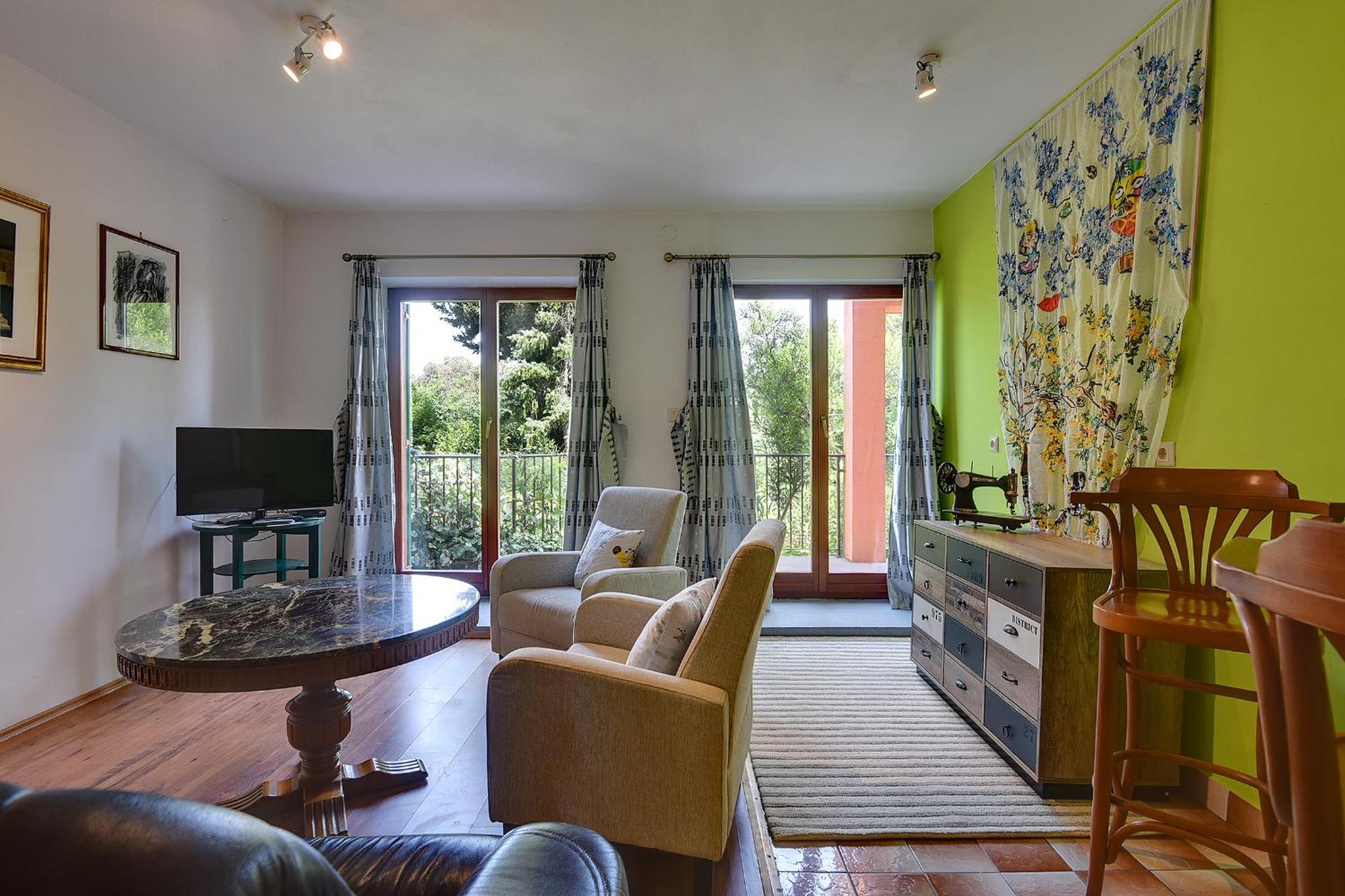 Apartment Milat view 3