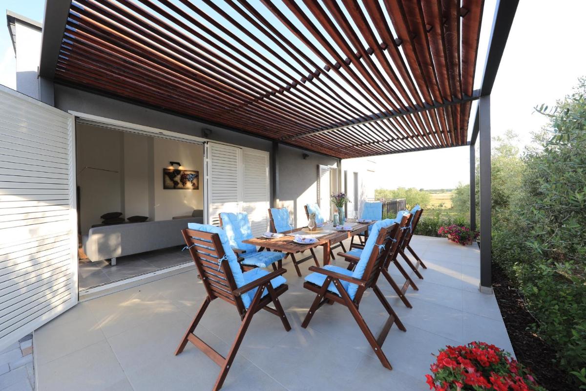 Villa Divinus view 4