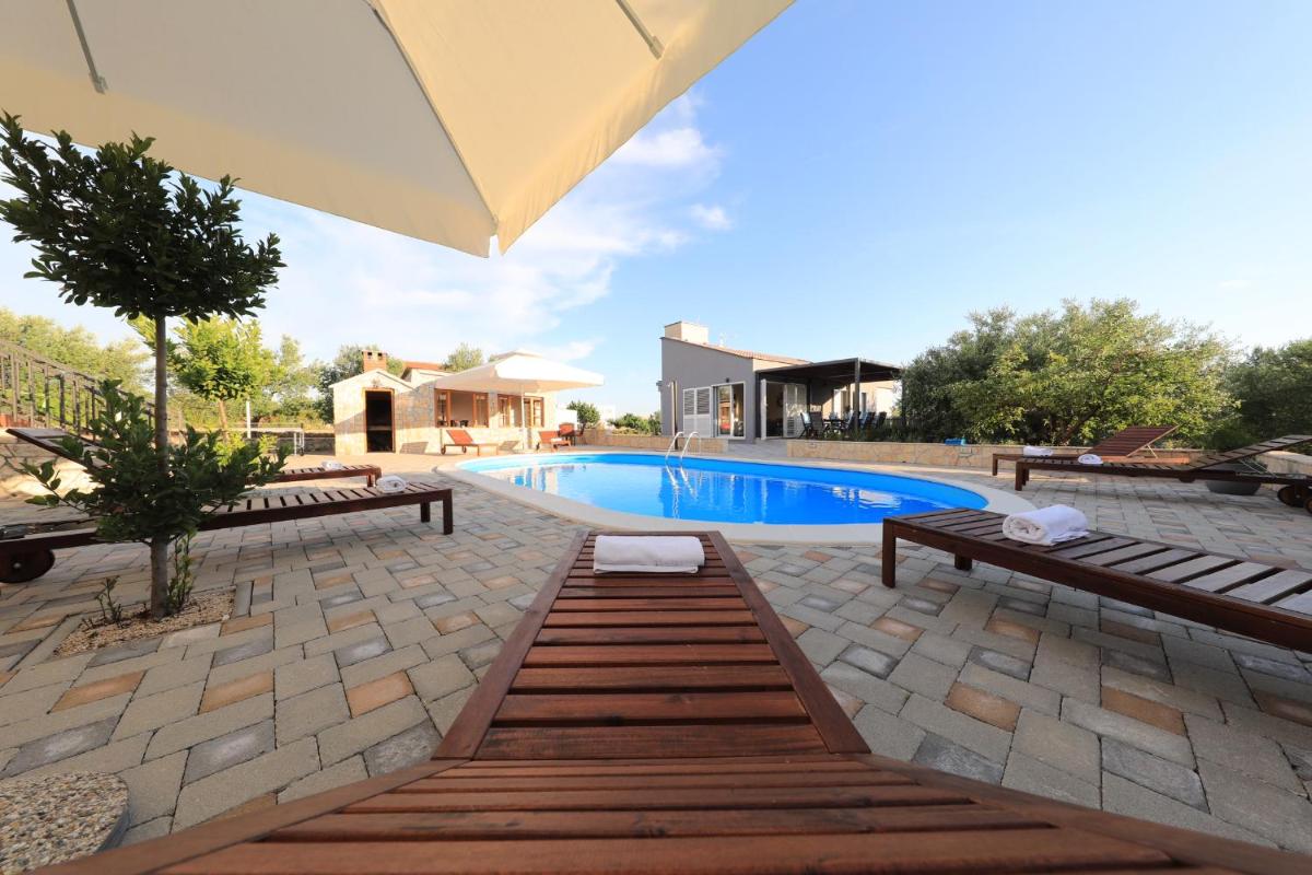 Villa Divinus view 3