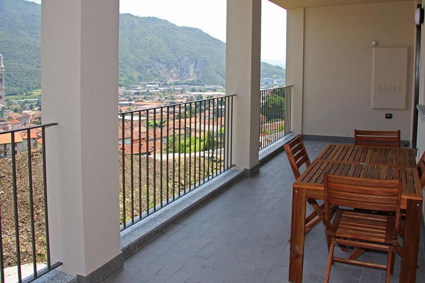COZY LAKE COMO APARTMENTS view 4