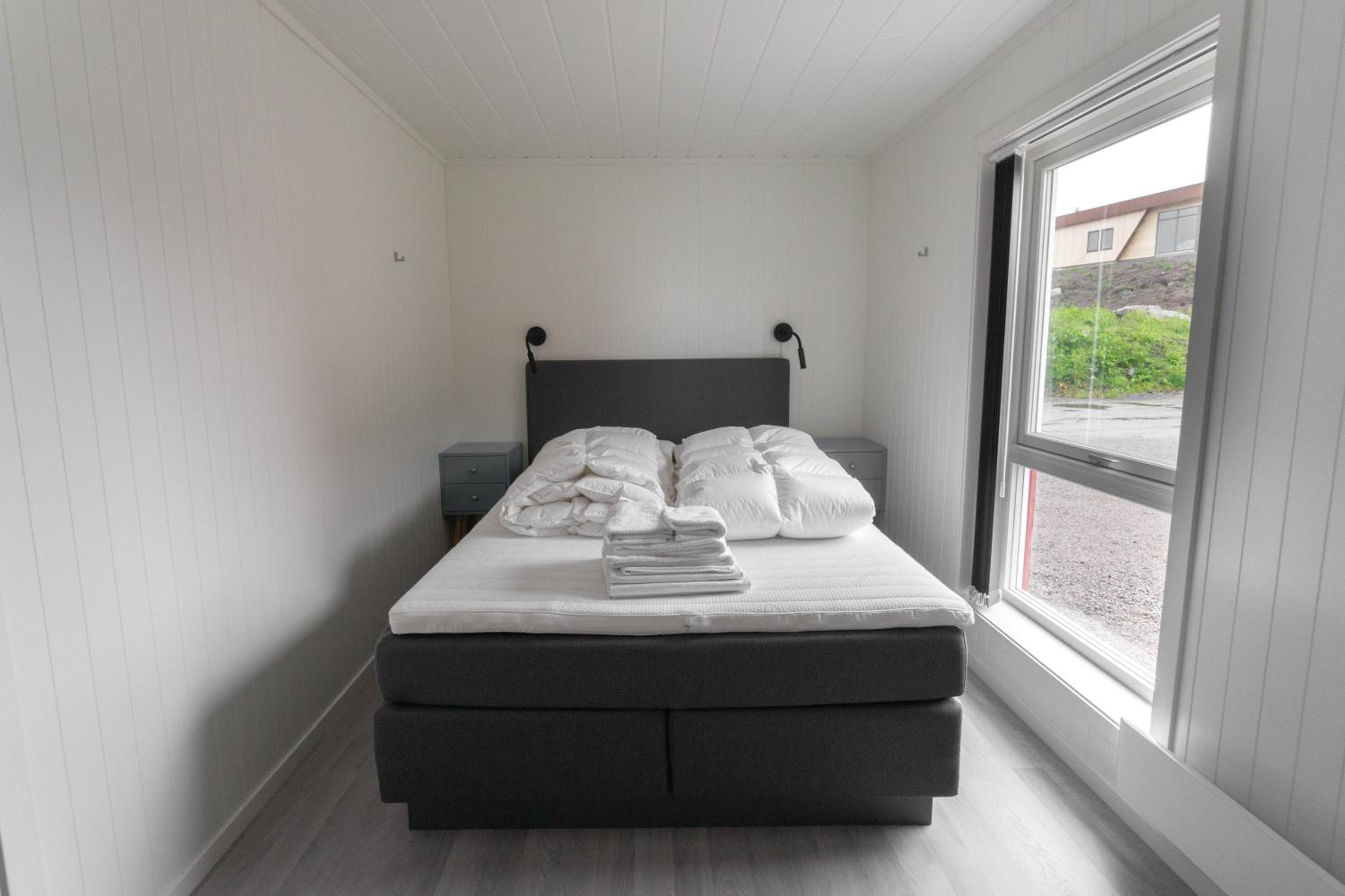 Lofoten Waterfront luxury lodge view 5