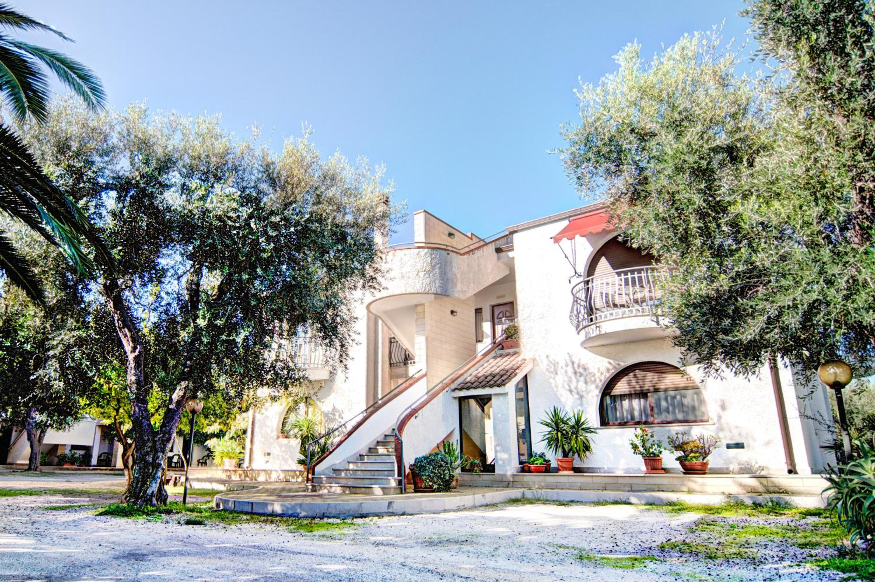 Hotel Residence Torre Del Porto - Image 1