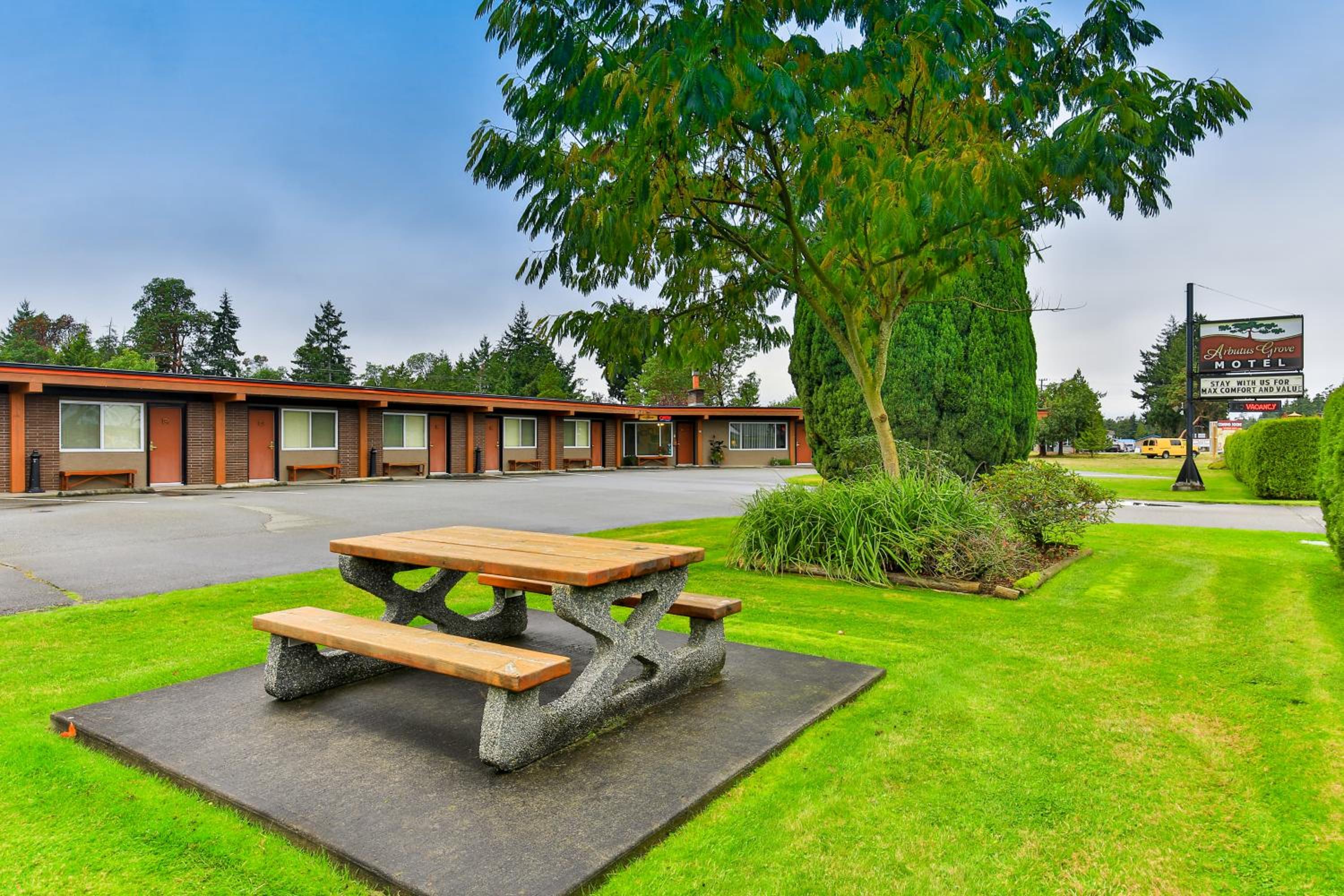 Parksville Vacations - Arbutus Grove Motel - Property Image 4