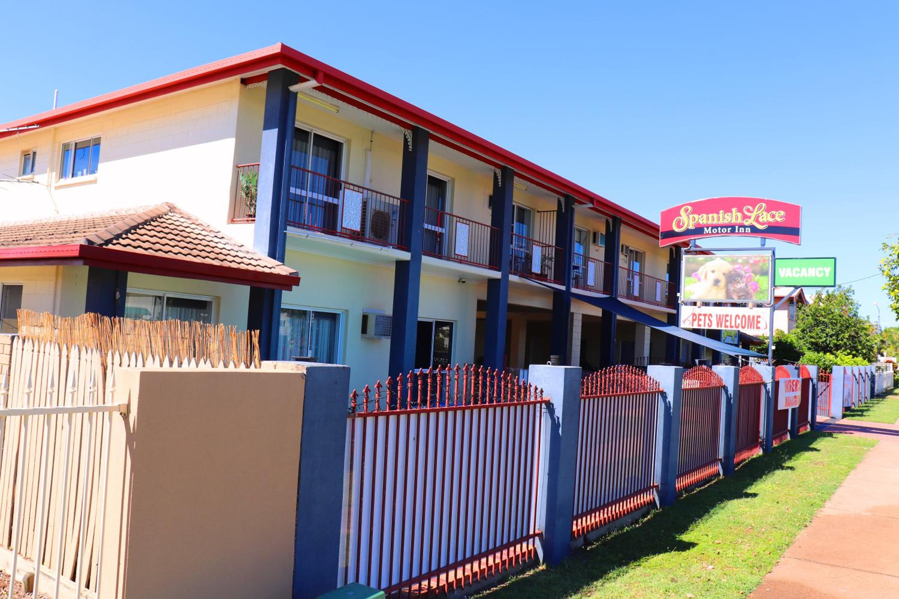 Hotel Spanish Lace Motor Inn - Image 1