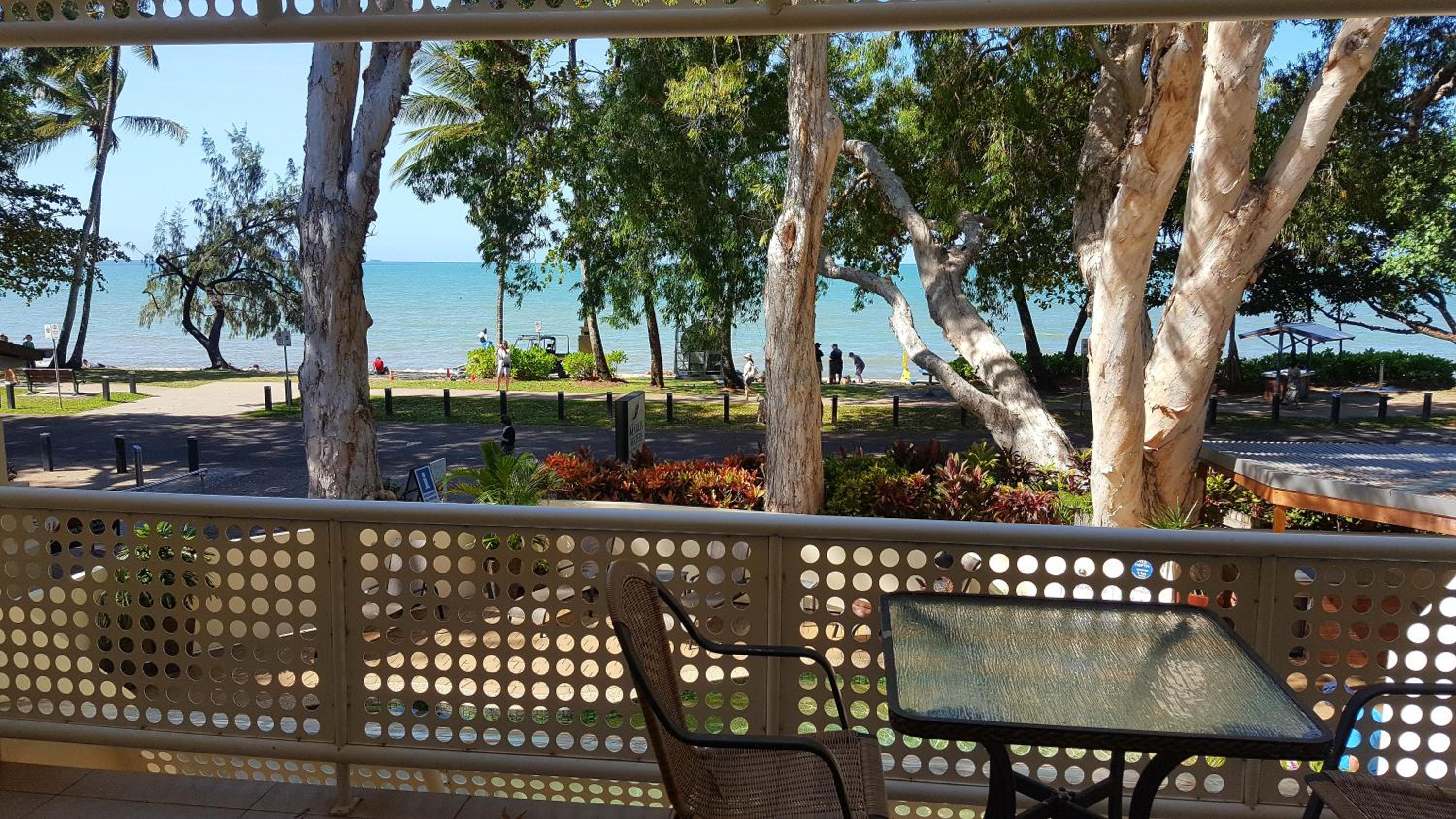 On Palm Cove Beachfront Apartments