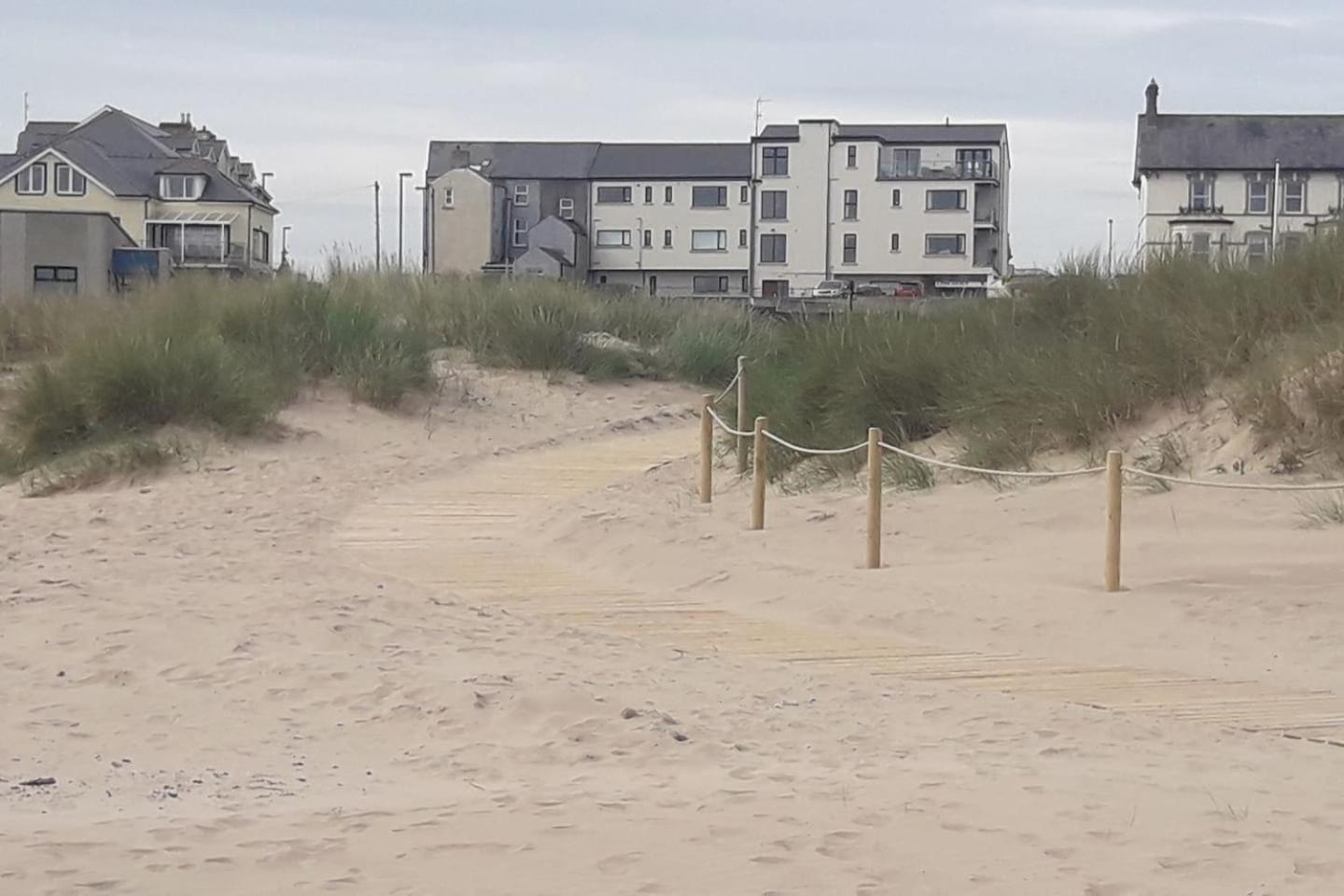 Marine Beach Escape Castlerock Beside Beach Golf Course and Pub view 5