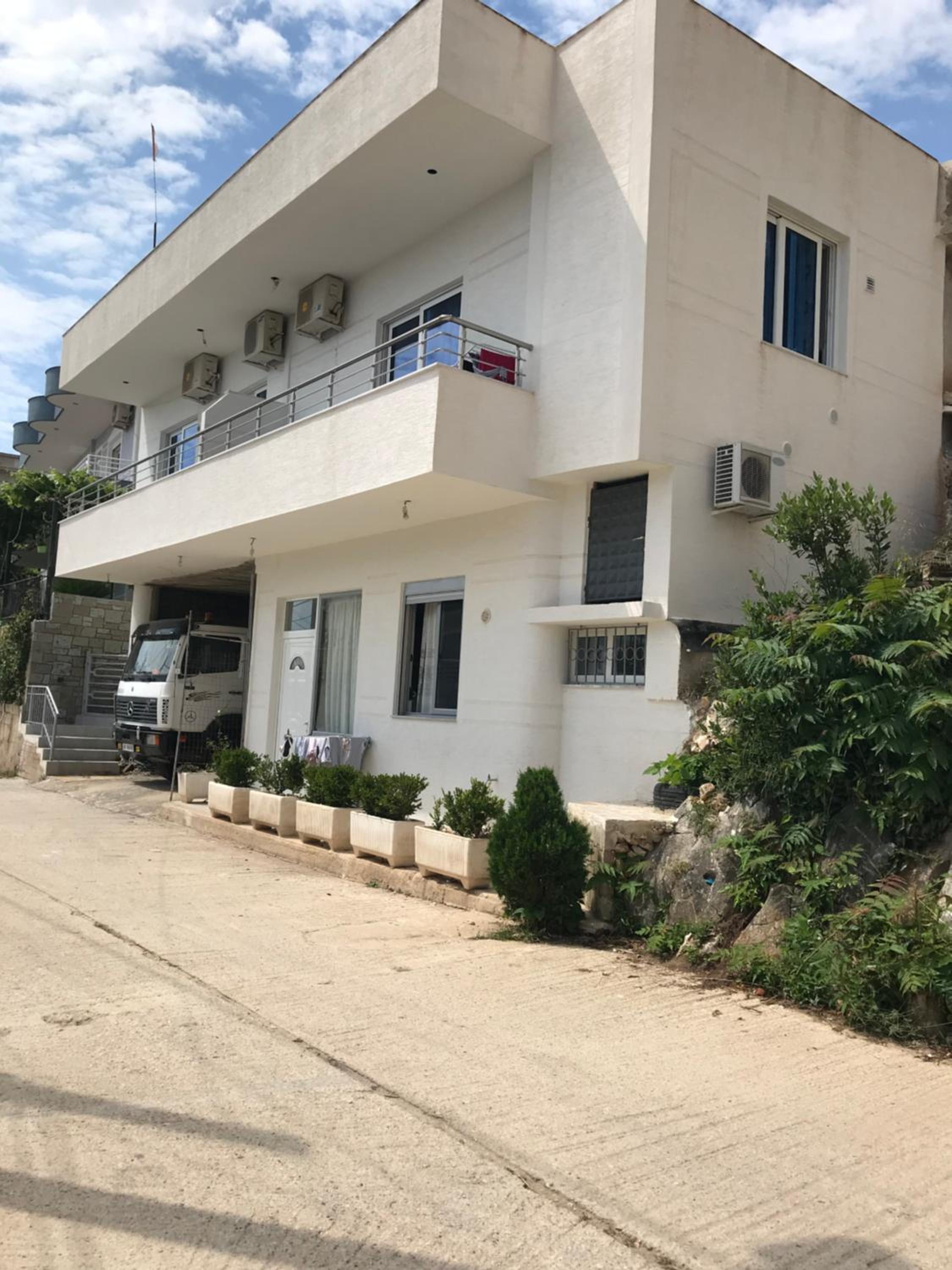 Vila Floban & MIRDAR KOSHI