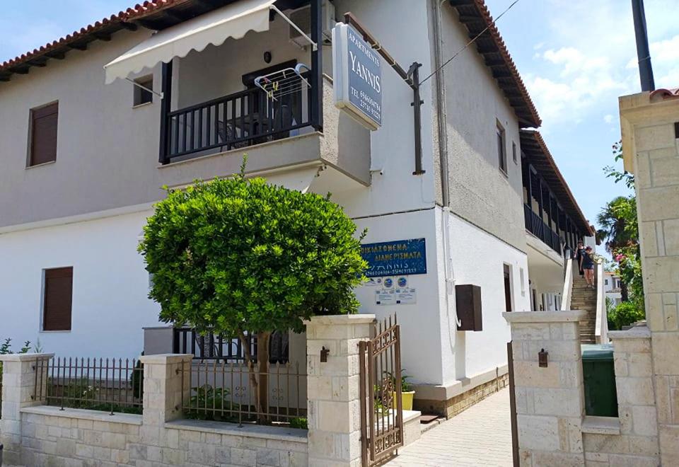Yannis Apartments