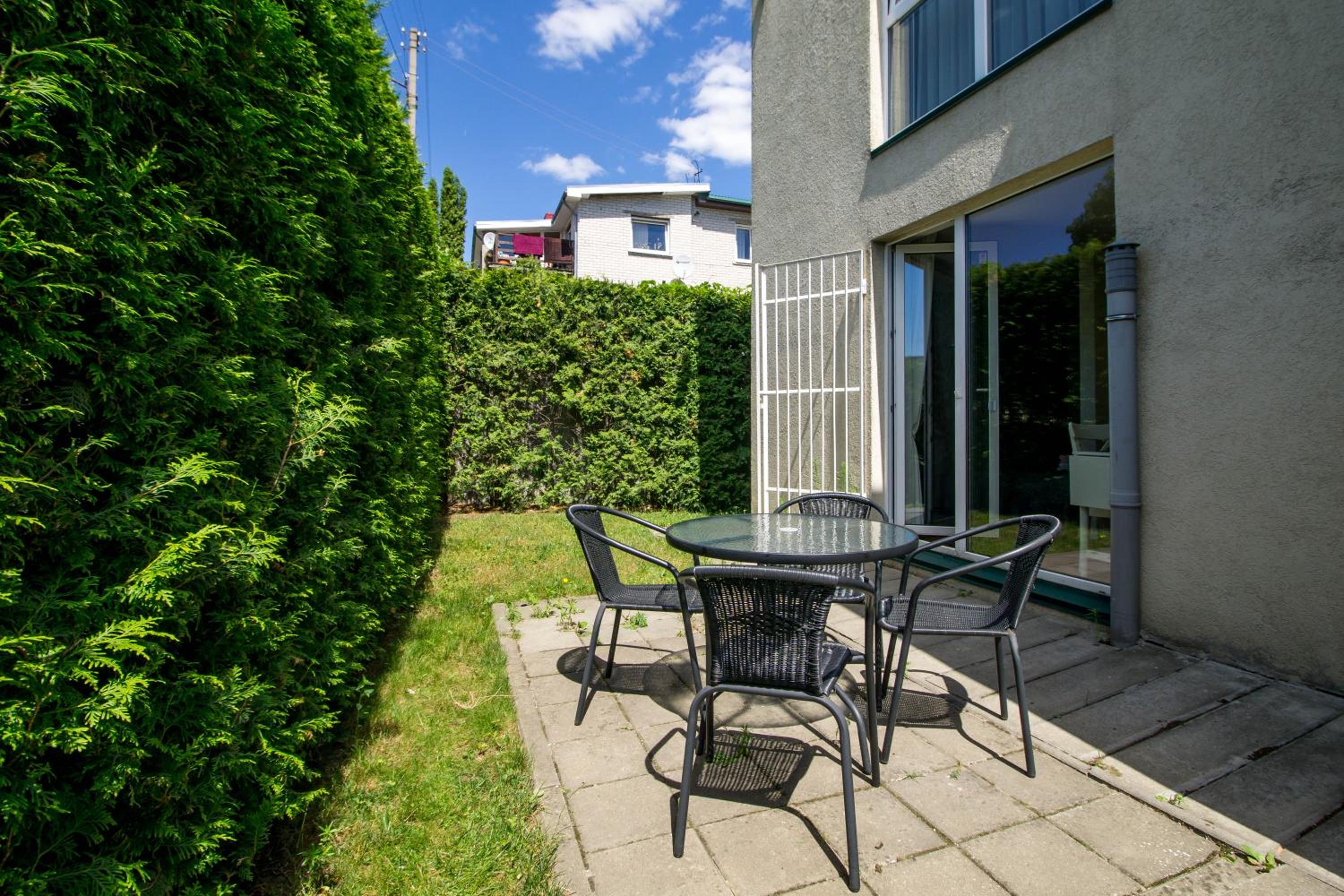 Cozy Garden Free parking view 2