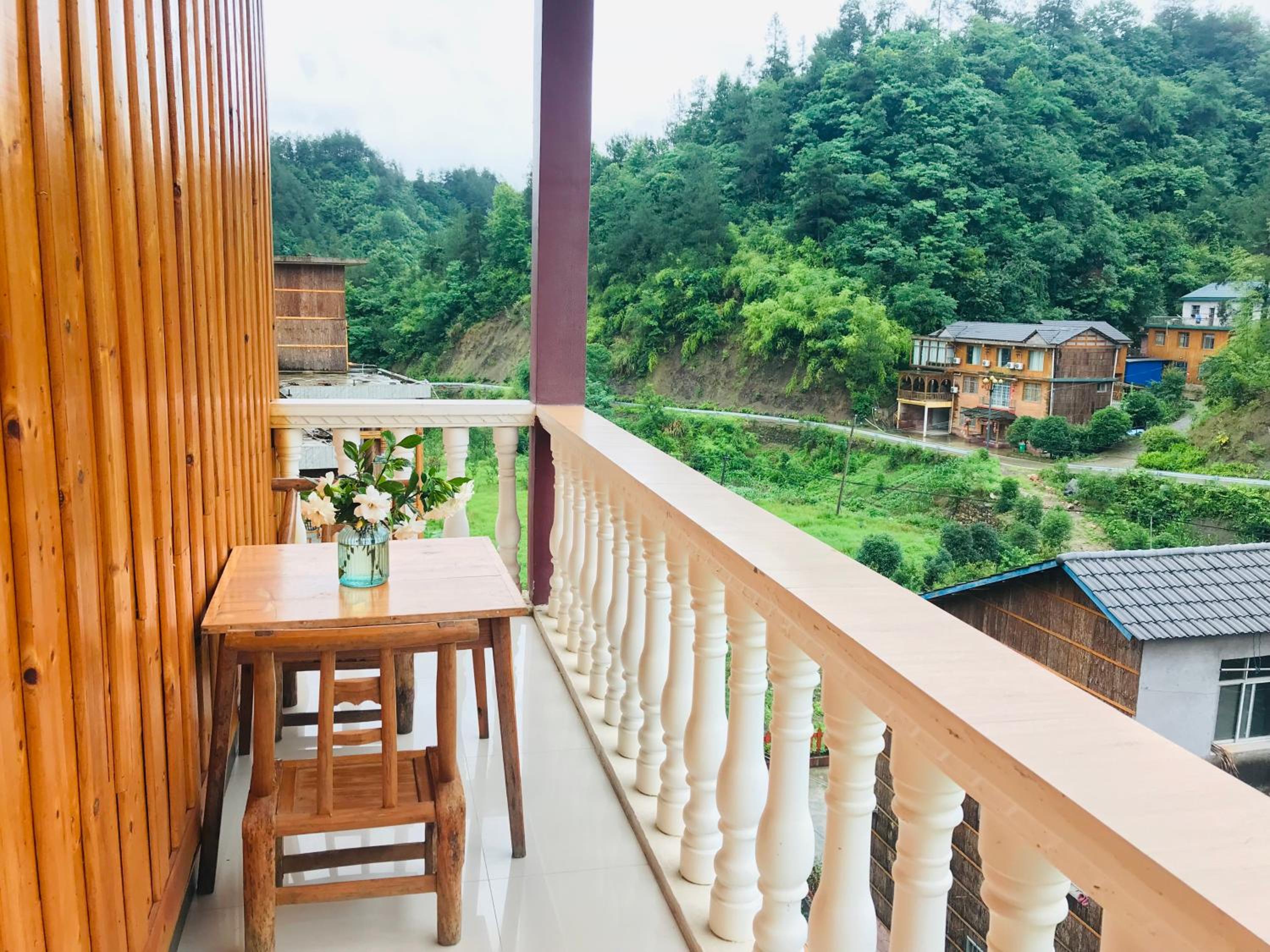 Tongfu Inn(In the National Park)