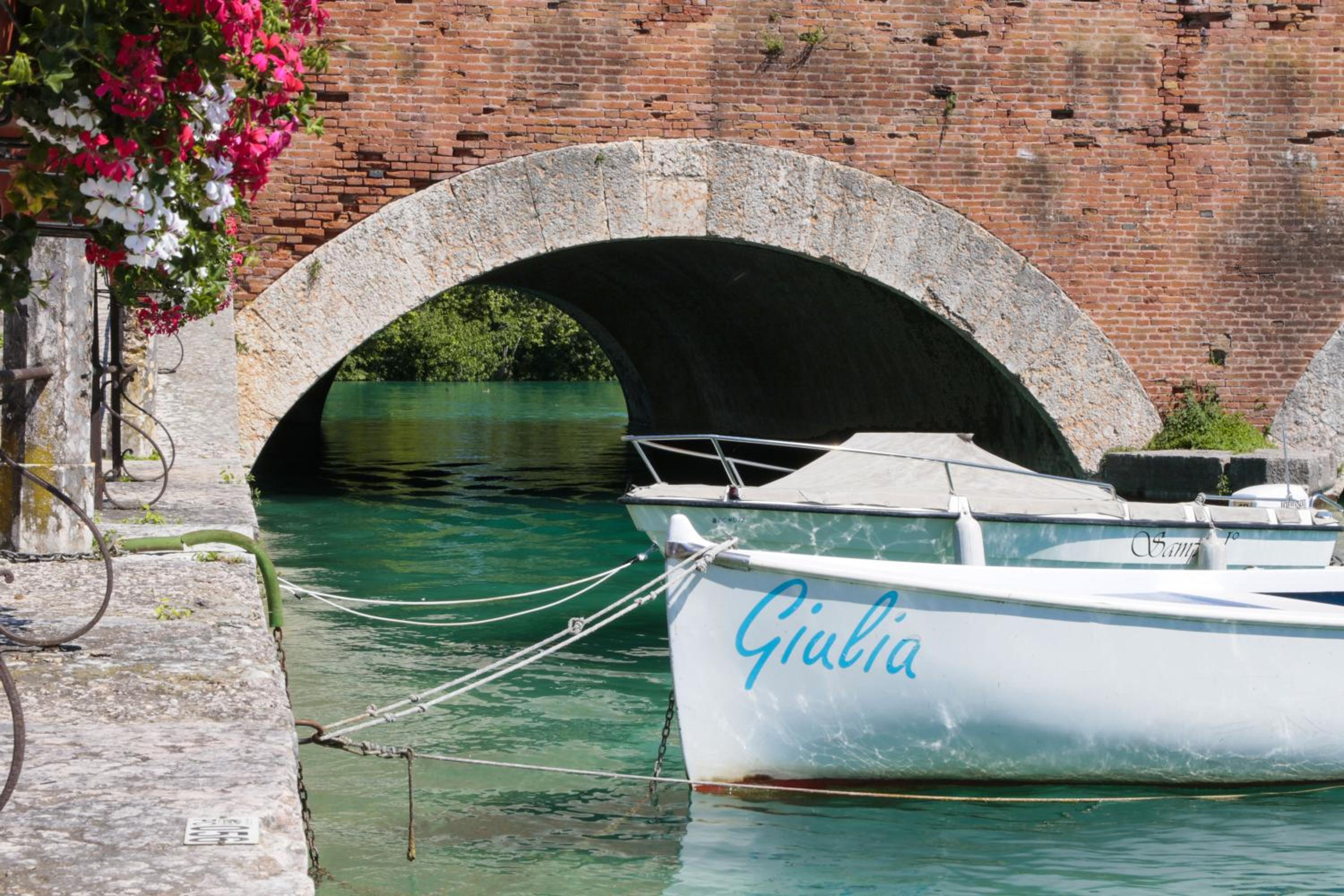 Le Finestre sul Borgo Rooms