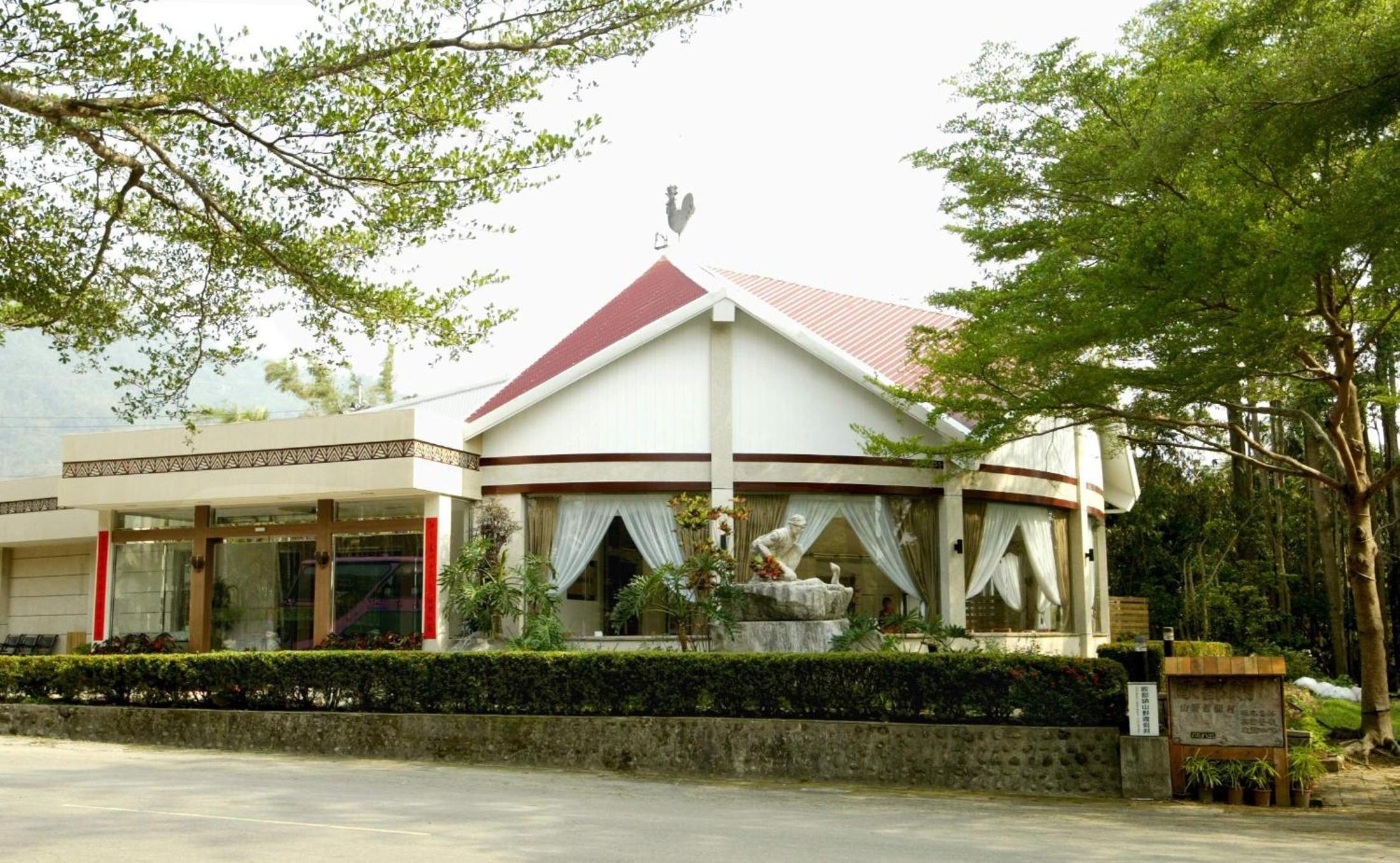 Atunas Holiday Country