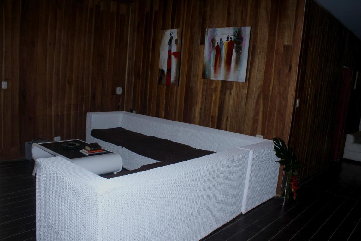 Casa Cerise Beachfront