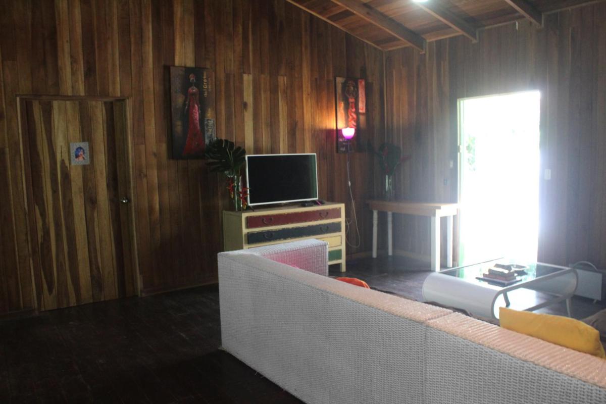 Casa Cerise Beachfront