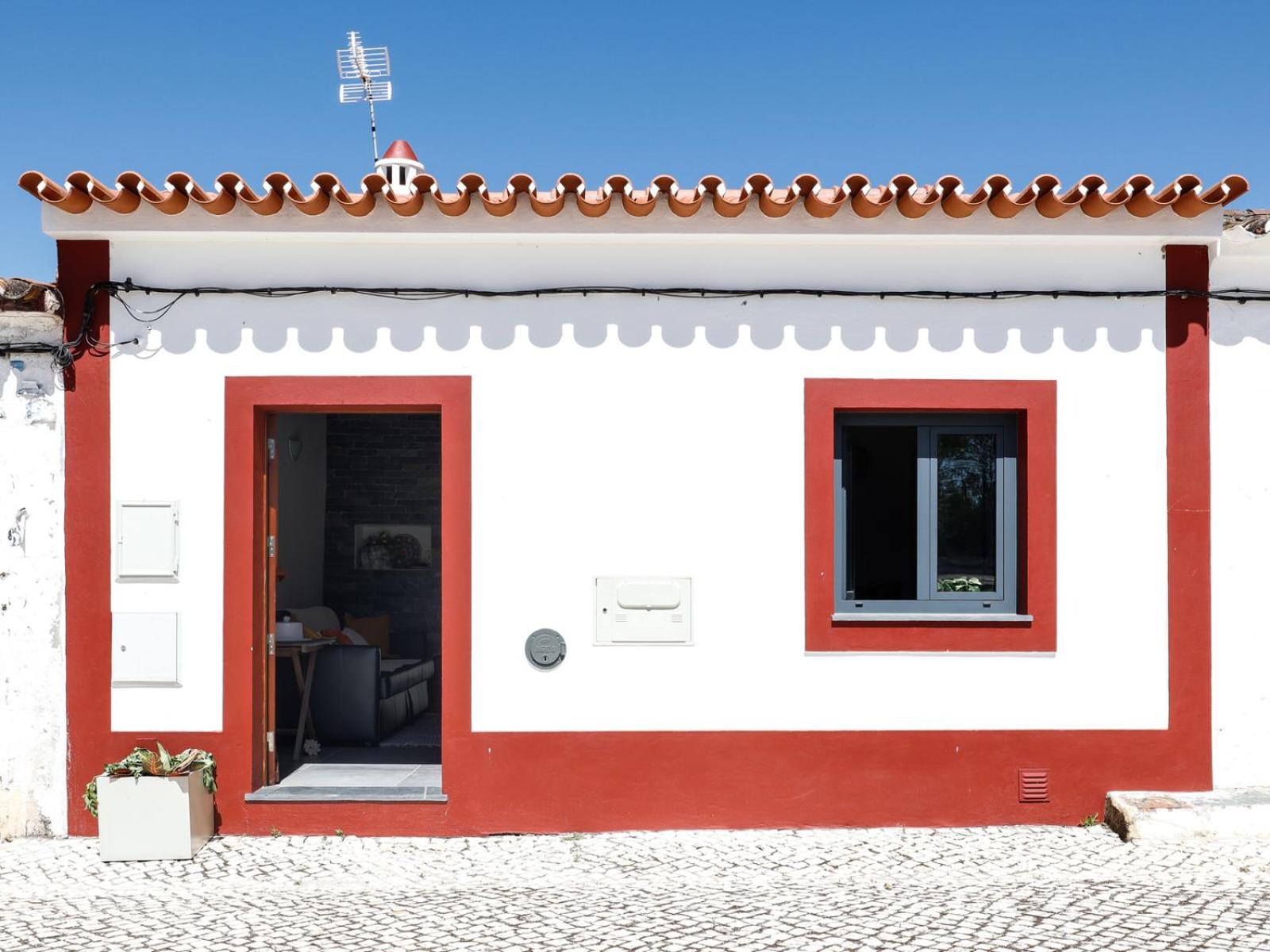 Casa da Fonte / Fountain House view 2