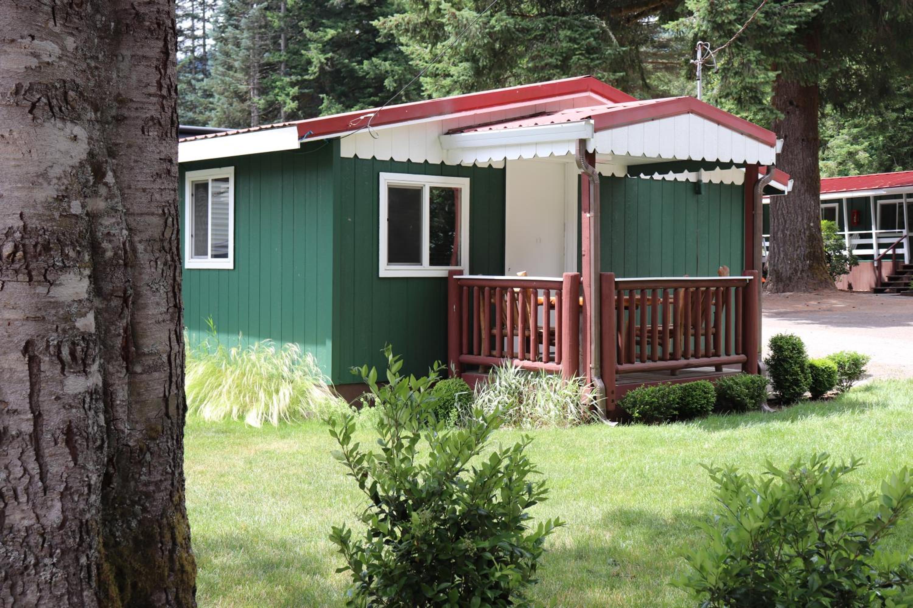 Lone Fir Resort