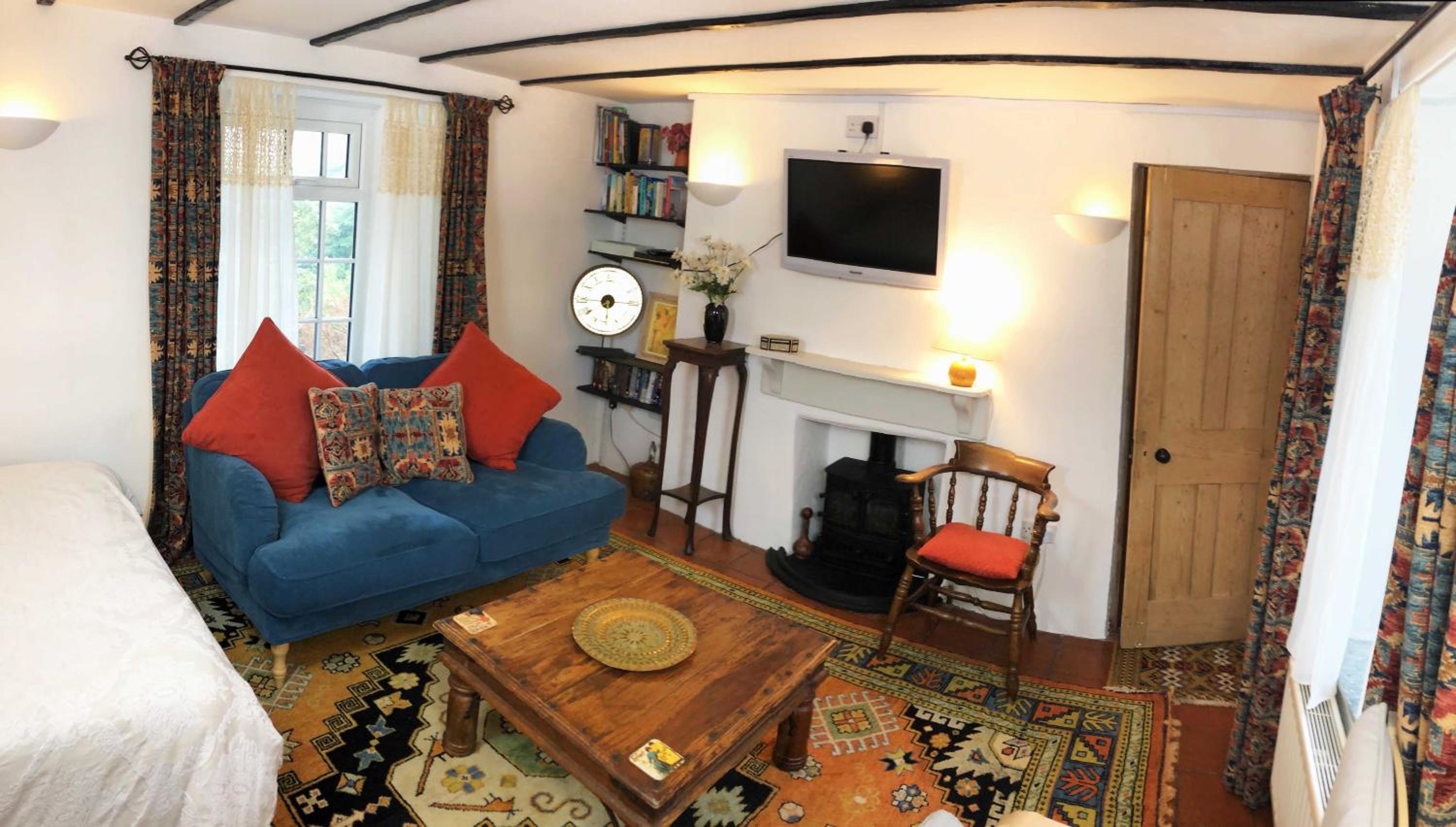 Central Boscastle studio flat view 3