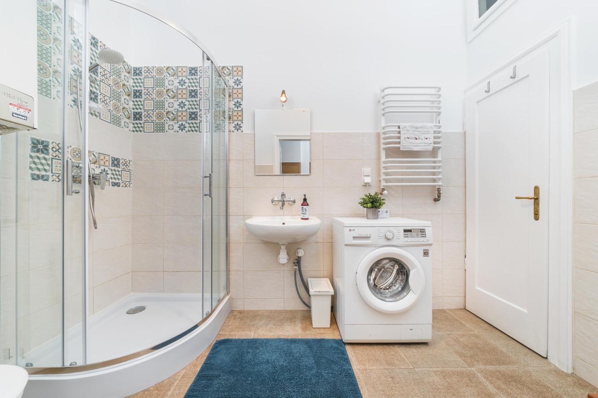 Two separate bedrooms,10 min walk to the city center by Homeclick view 4
