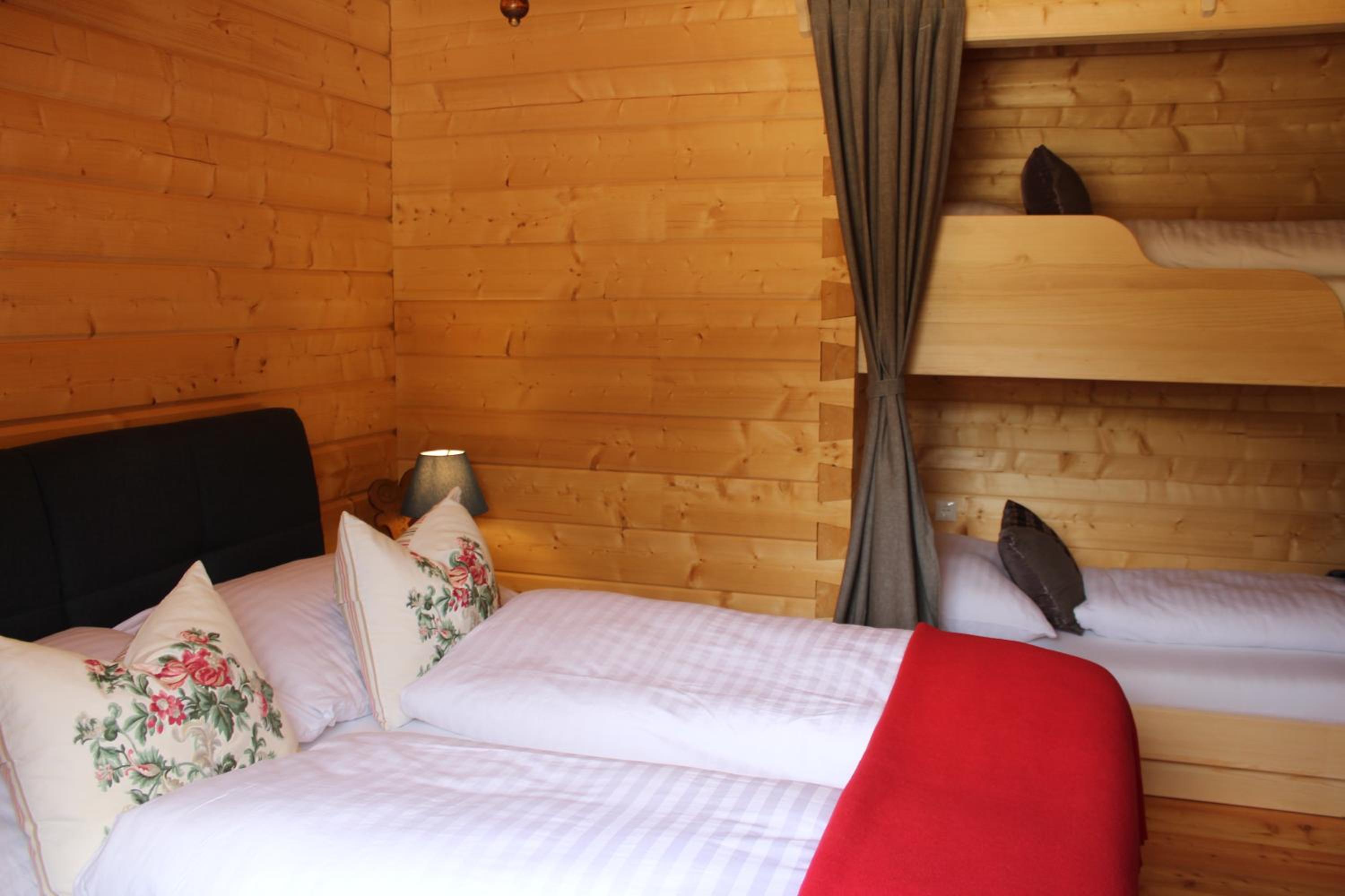 Schlosswirt Chalets & Apartments