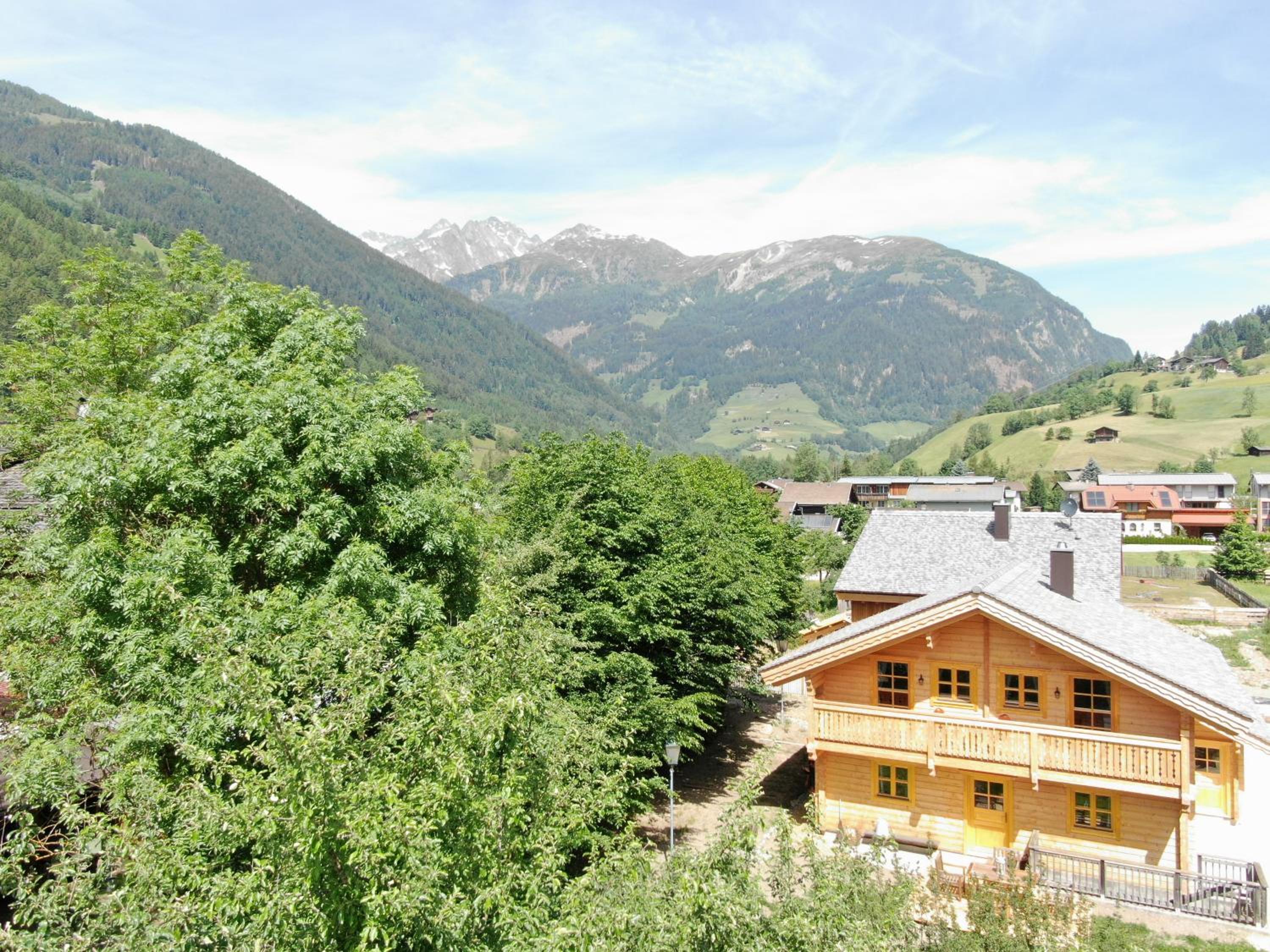Schlosswirt Chalets & Apartments