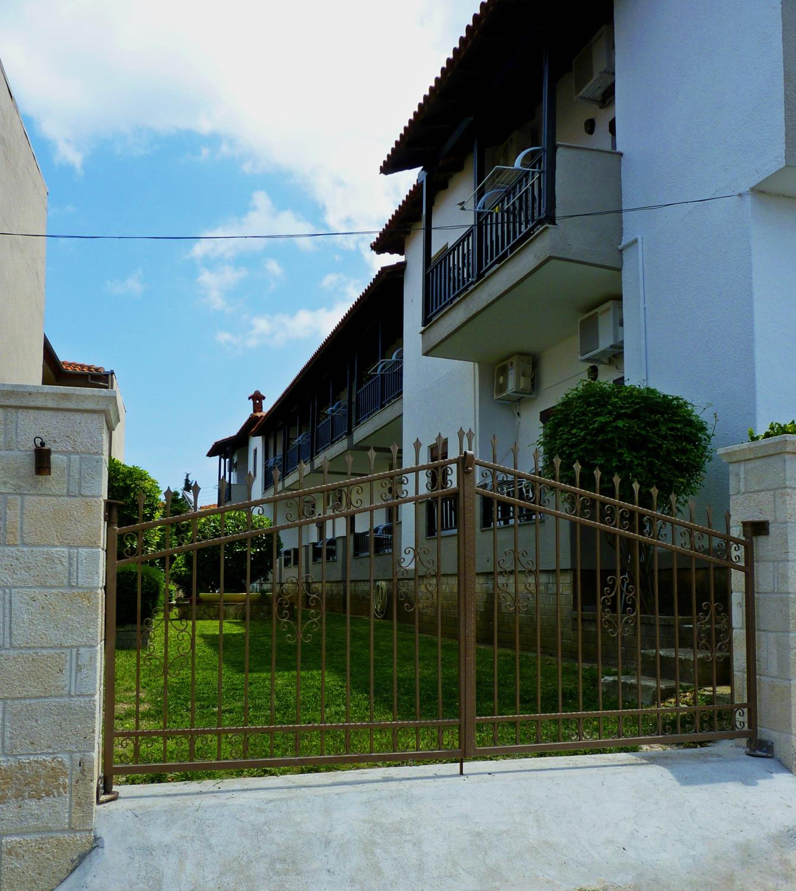 Yannis Apartments