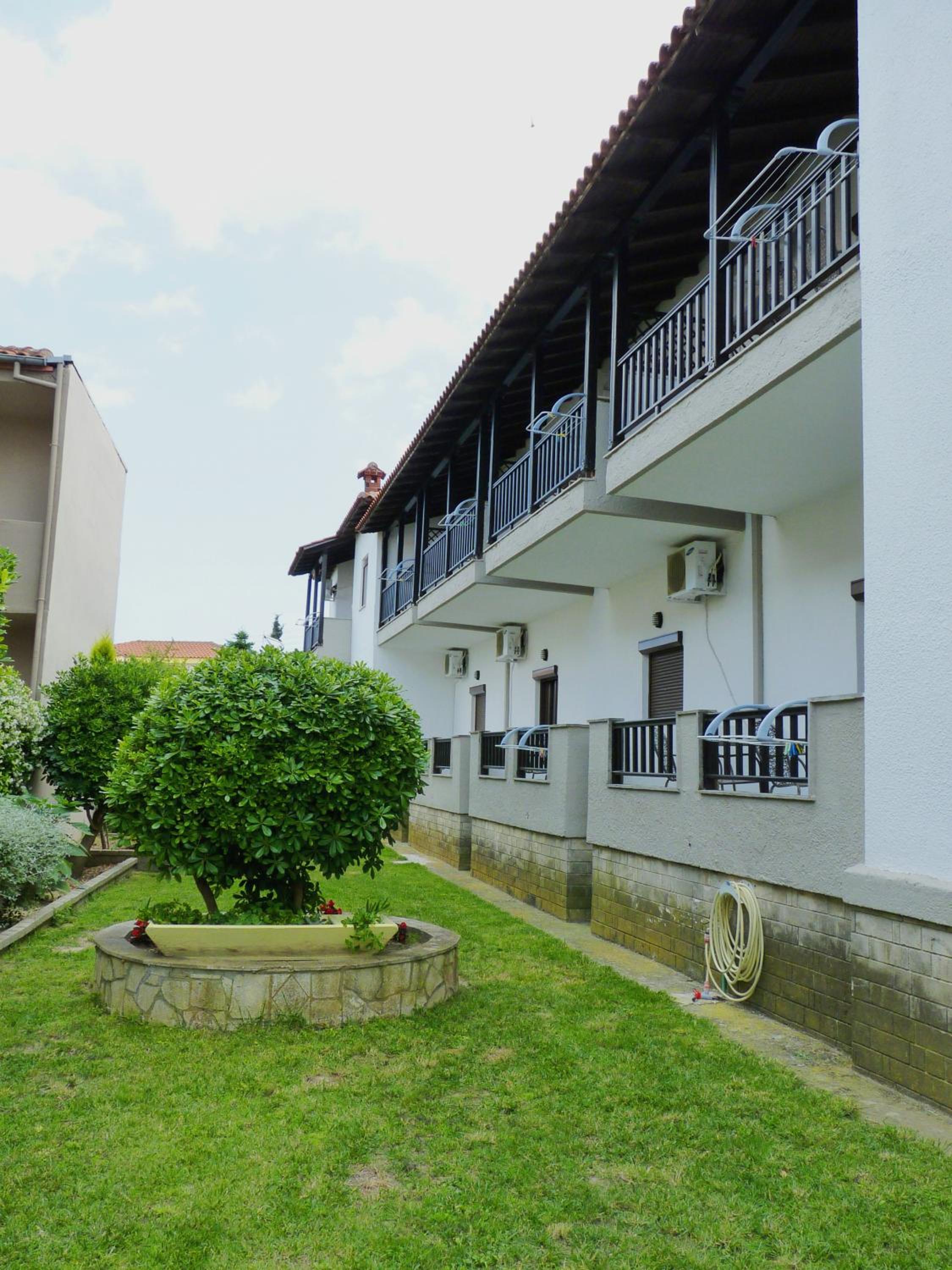Yannis Apartments