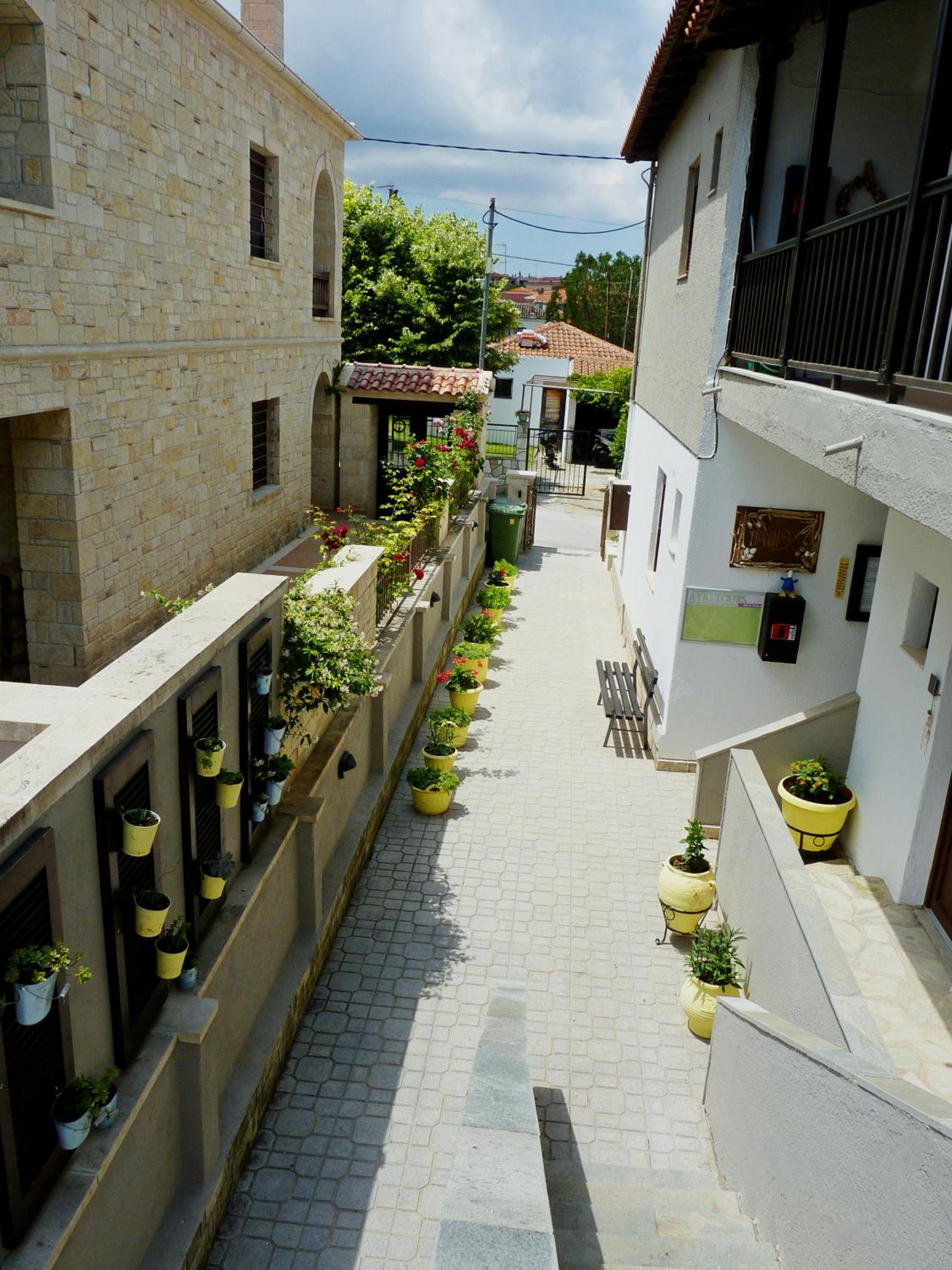 Yannis Apartments