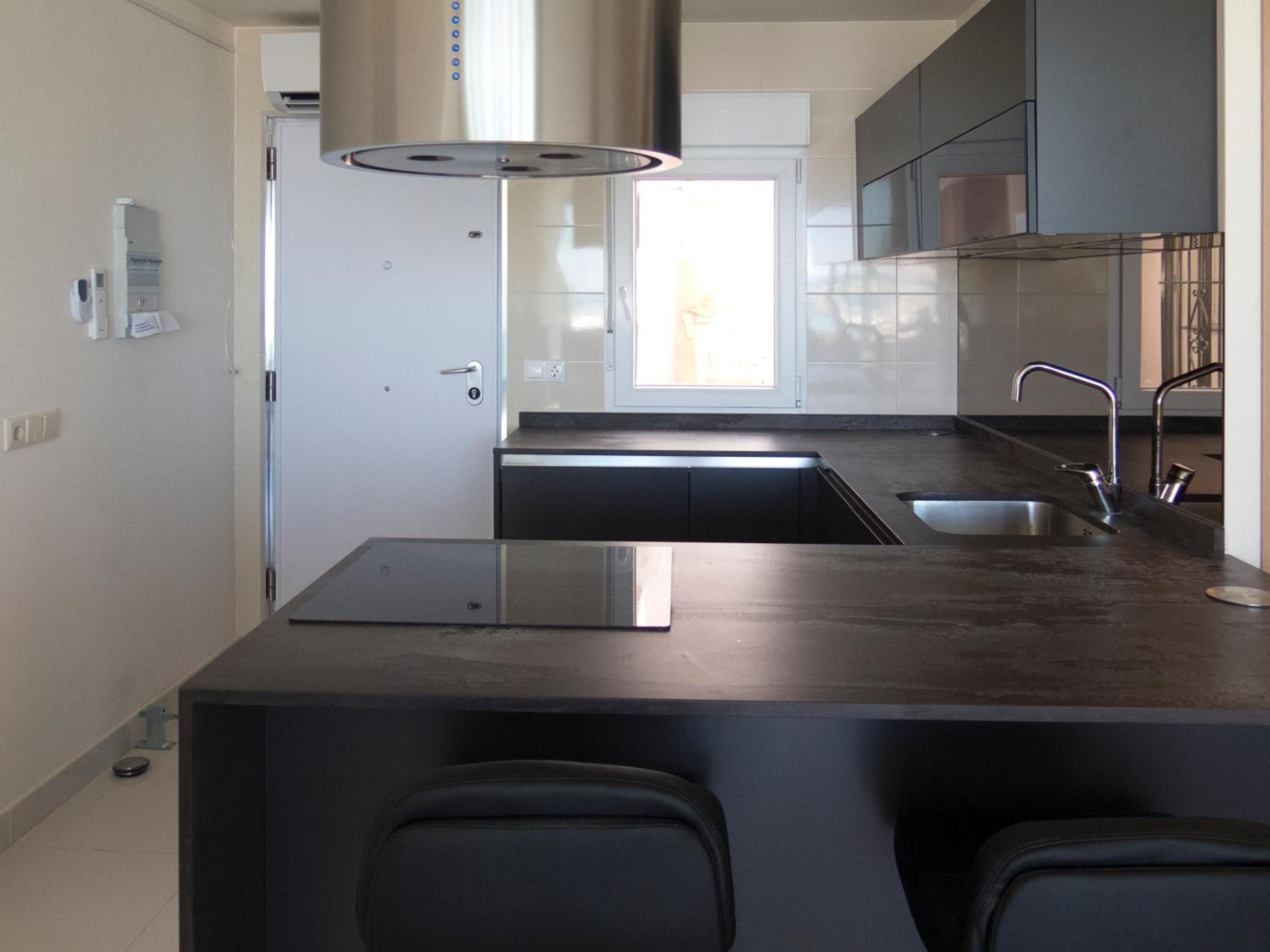 First Line P. Banus Sleeps 4 view 5