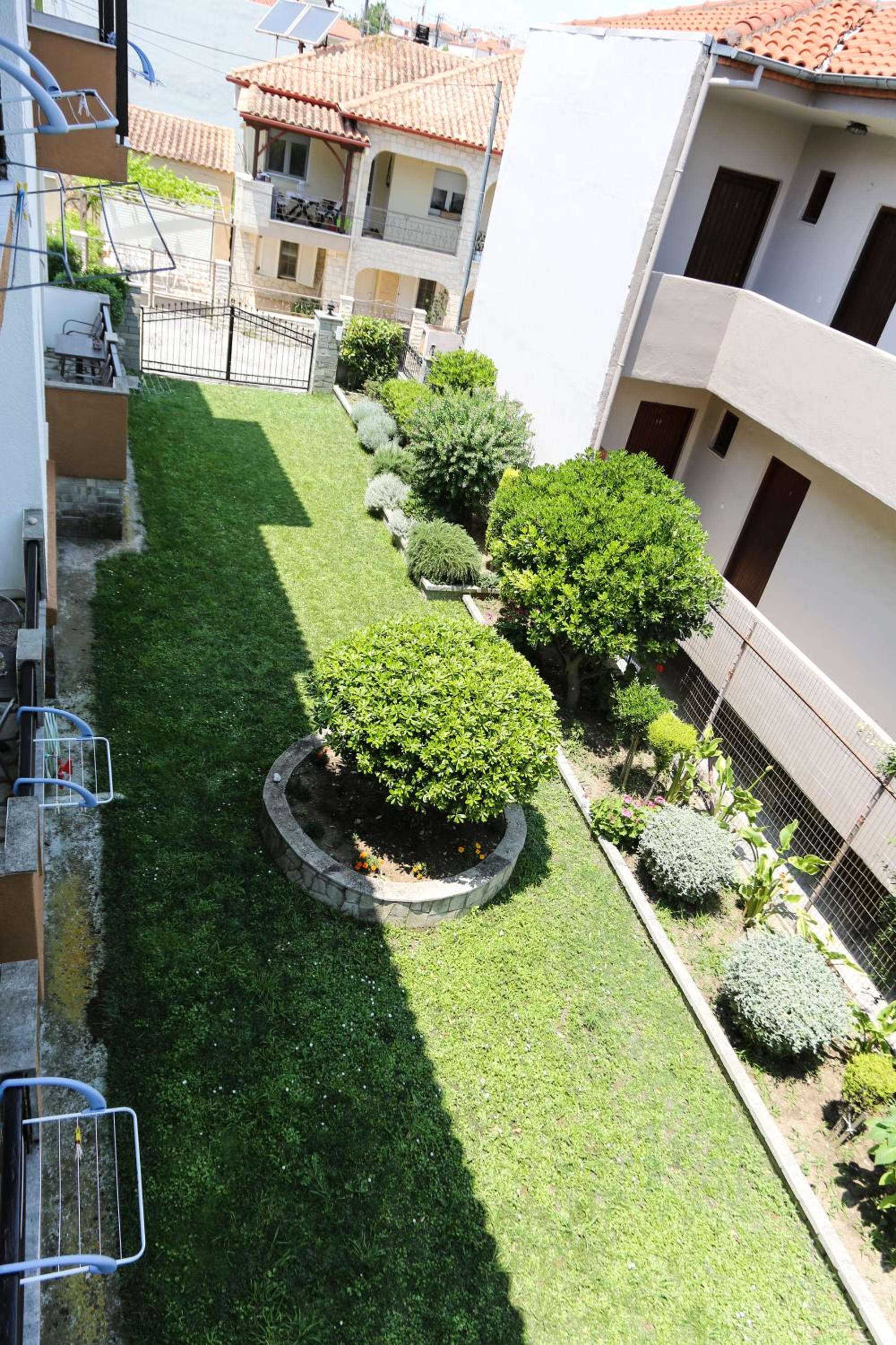Yannis Apartments