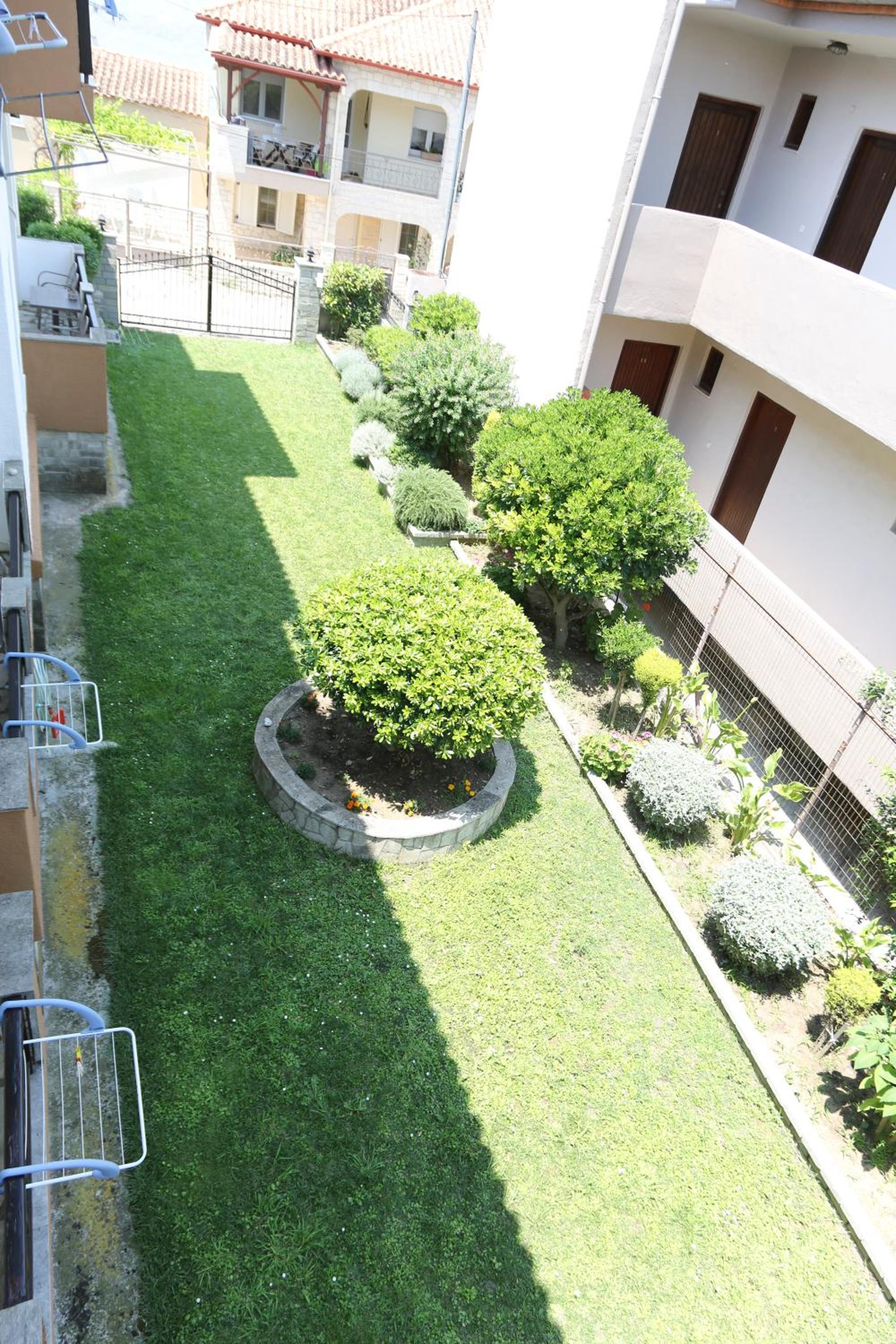 Yannis Apartments