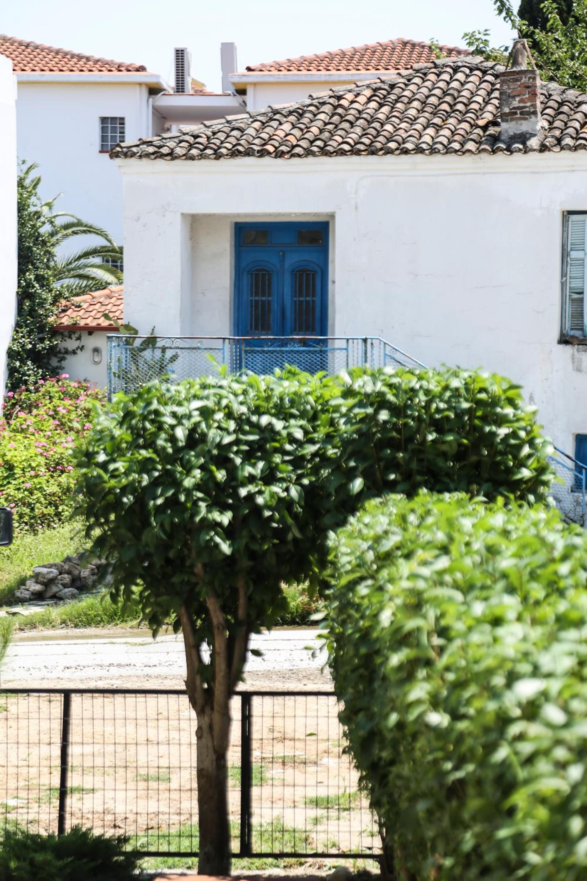 Yannis Apartments