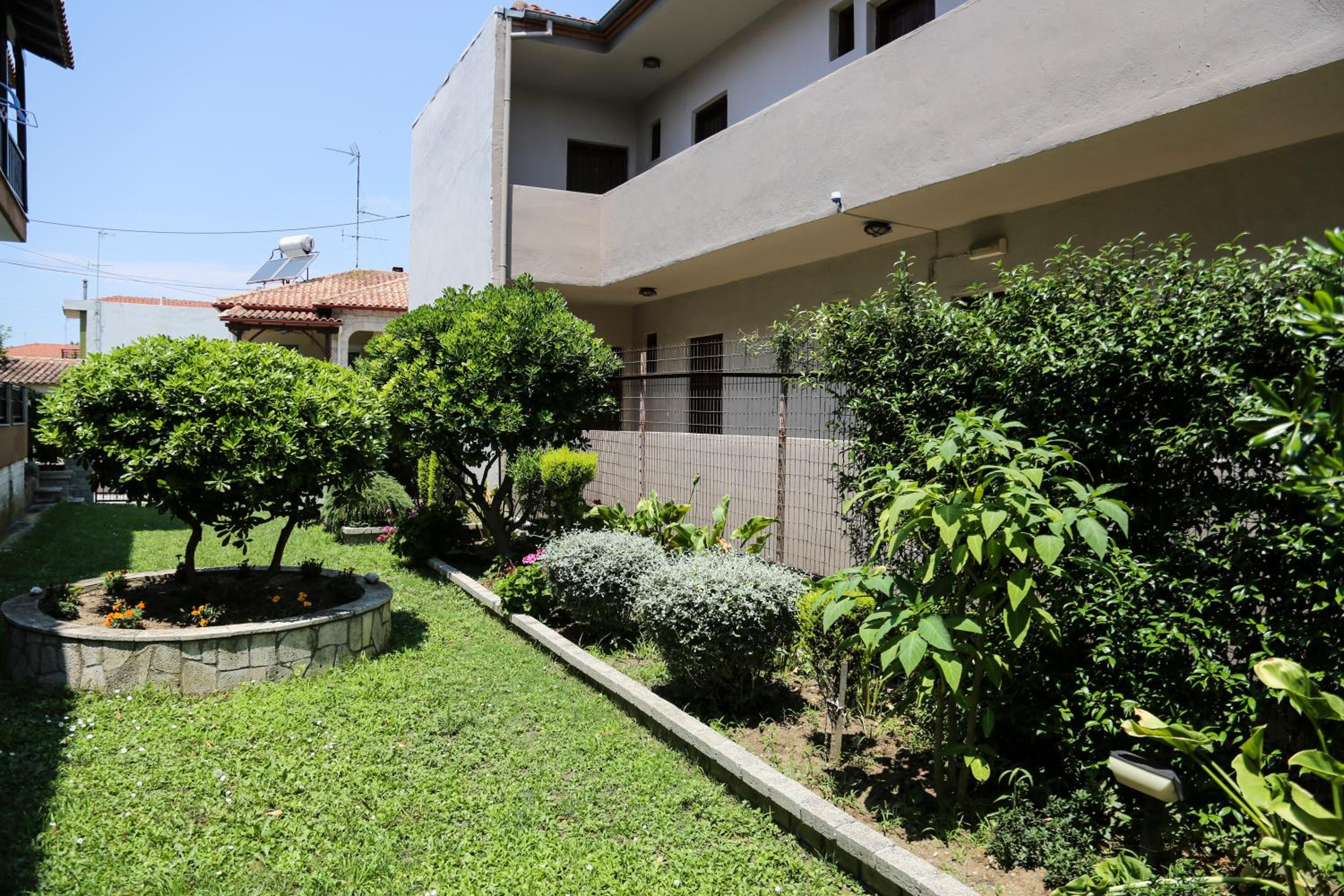 Yannis Apartments