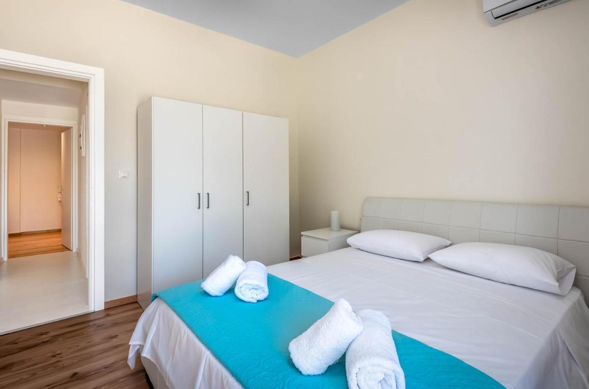 City apartment photo 4