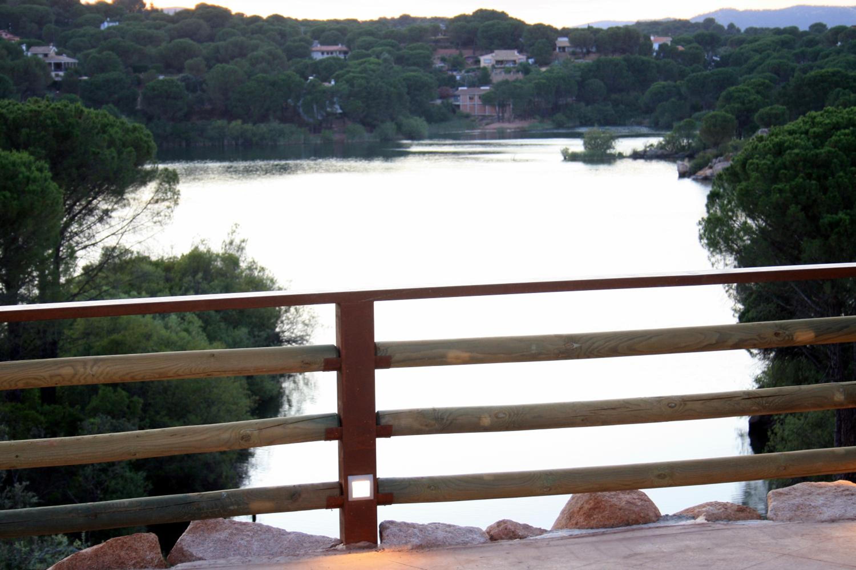 LAS CABAÑAS DEL LAGO más pase piscina las 2 columnas Del 1 junio 2026 al 30 agosto 2026 view 2