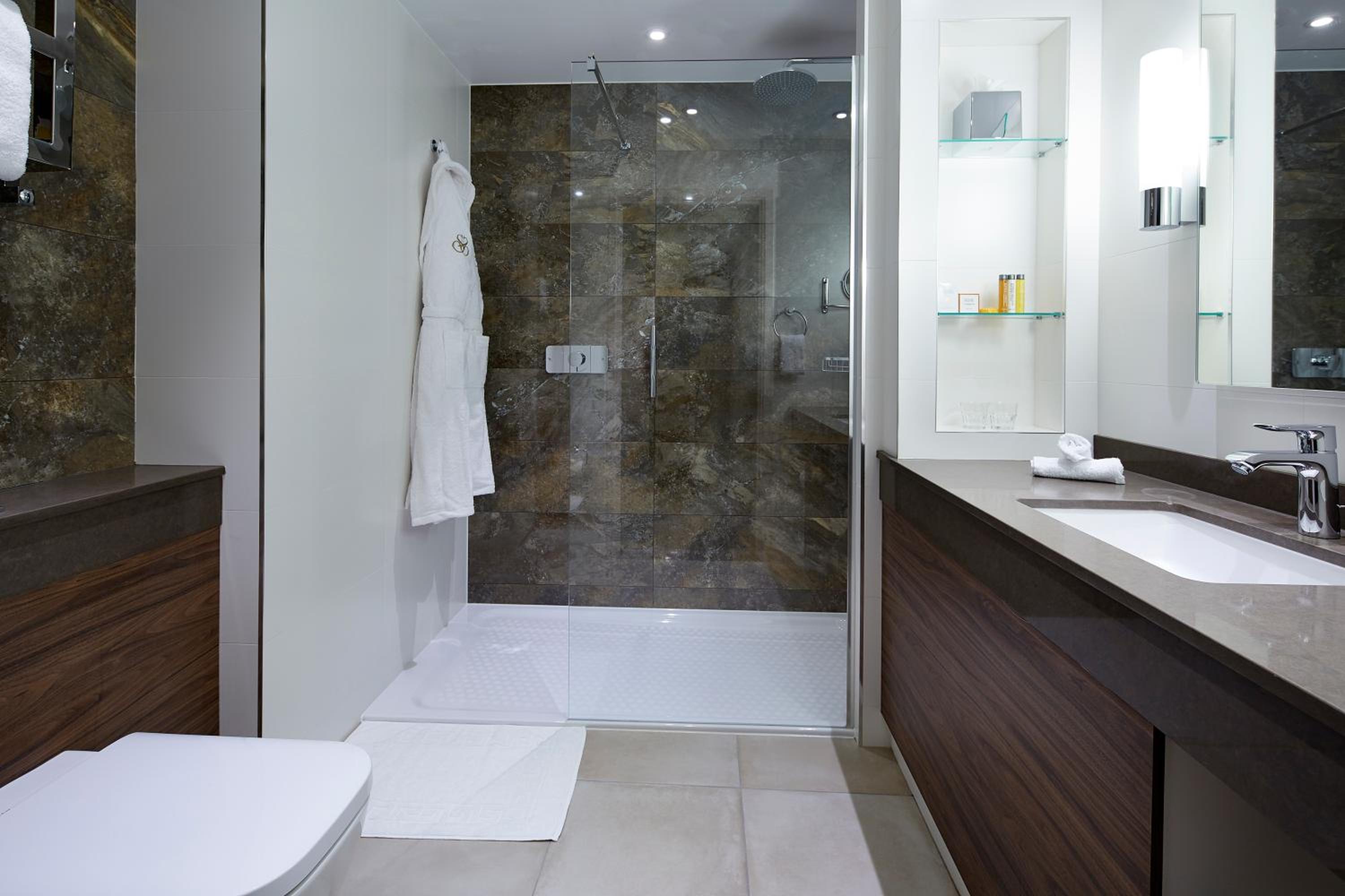 Windsor Vacations - Sir Christopher Wren Hotel - Property Image 11