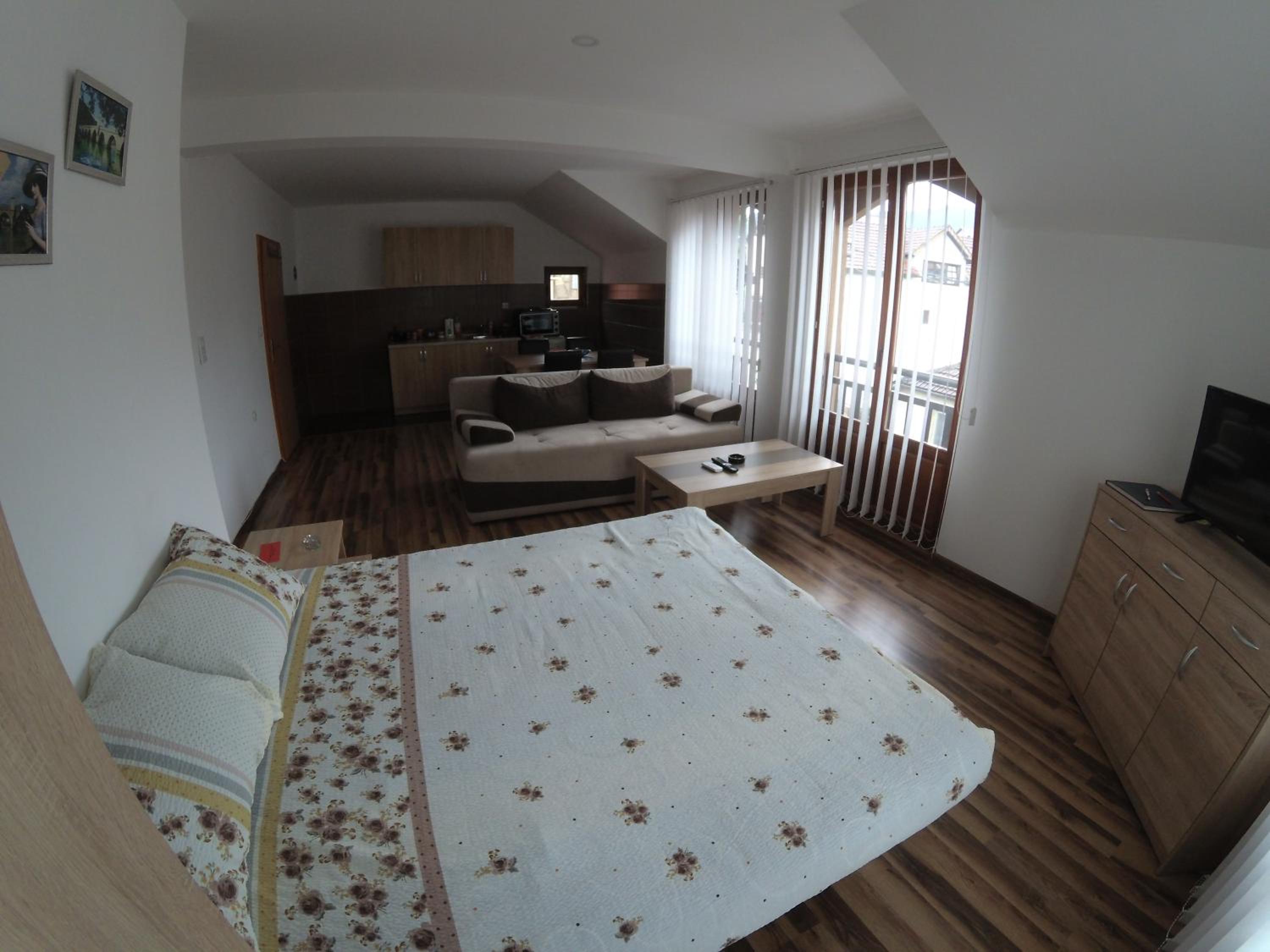 Apartment and rooms Konak
