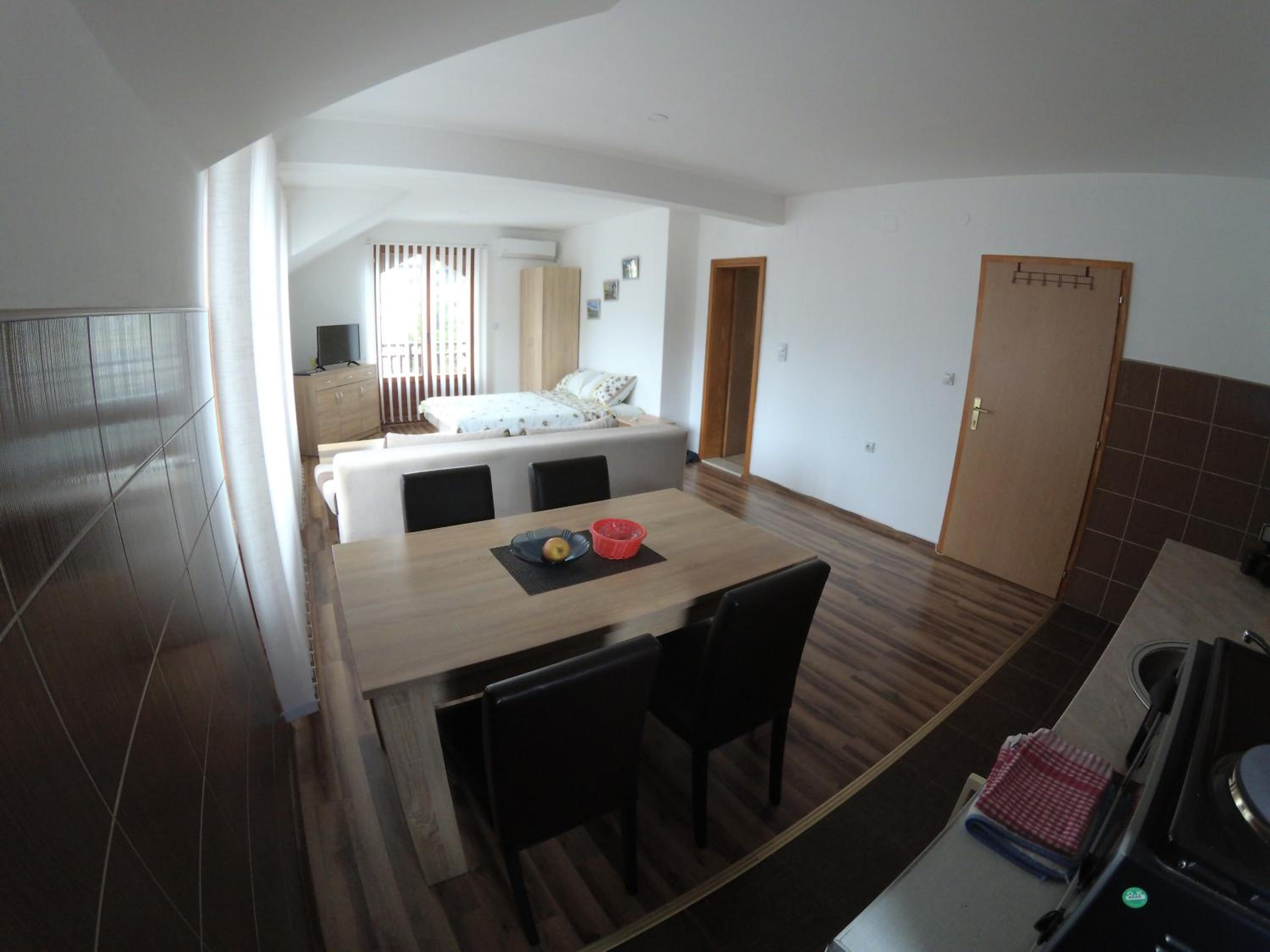 Apartment and rooms Konak